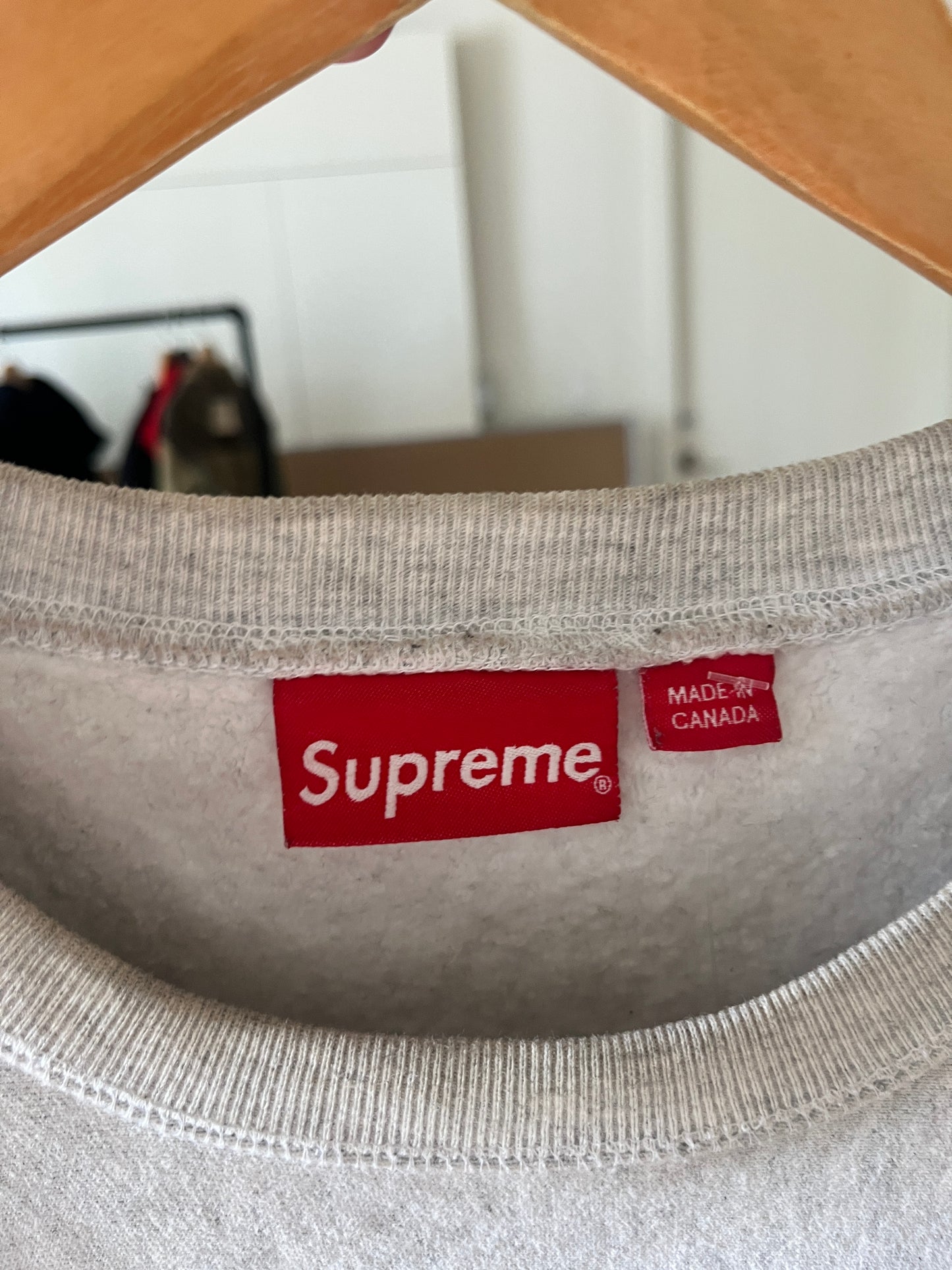 (L) Supreme Script Crewneck ( Staining )