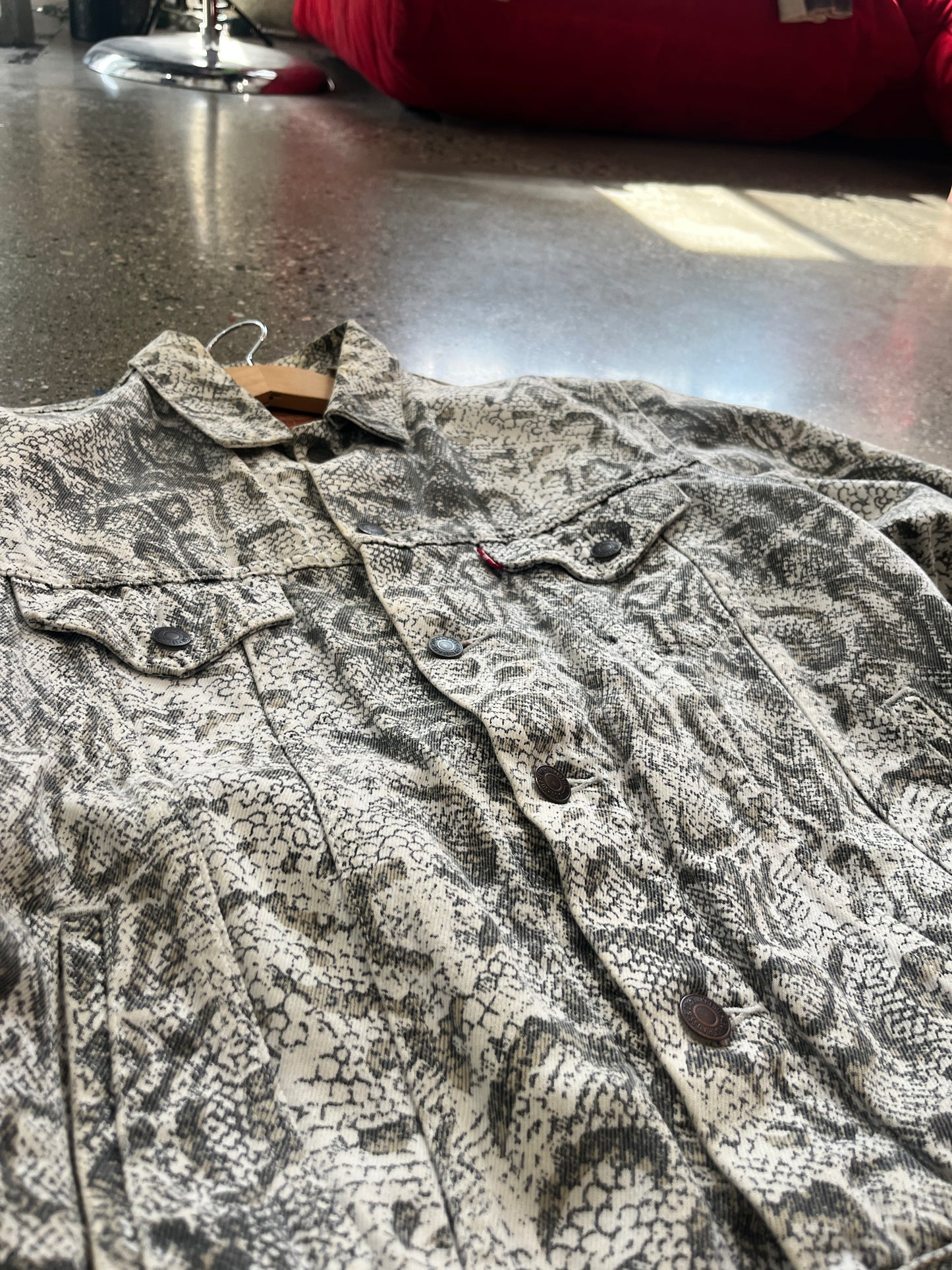 (M) Supreme x Levi Snakeskin Jacket