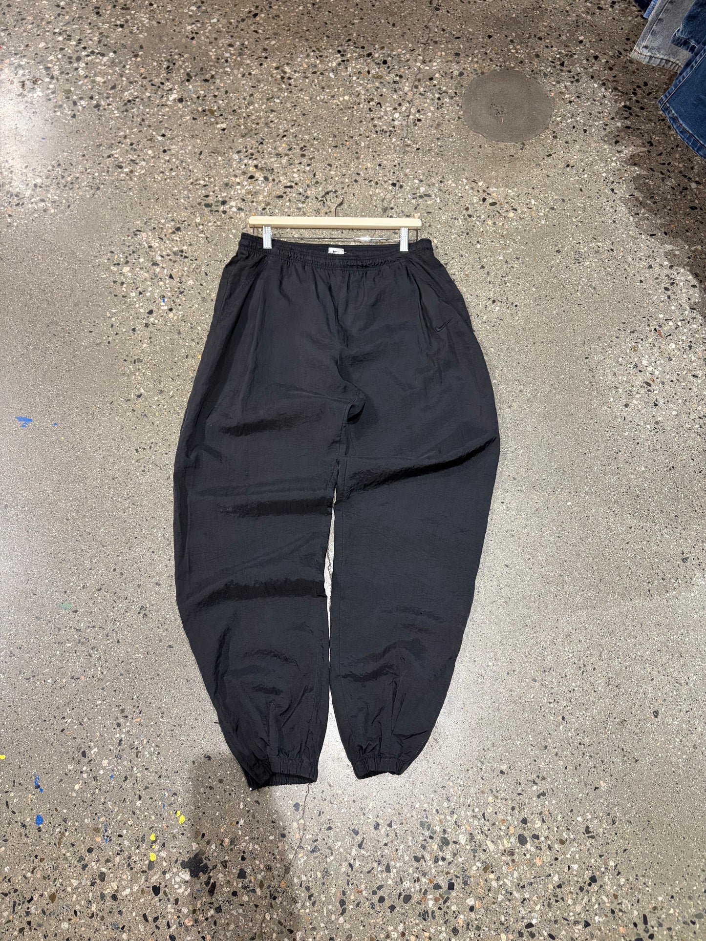 (L) 1990s Black Tonal Nike Windbreaker Pants