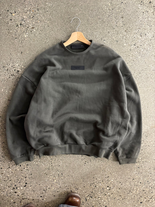 (L) Essentials Crewneck Brand new