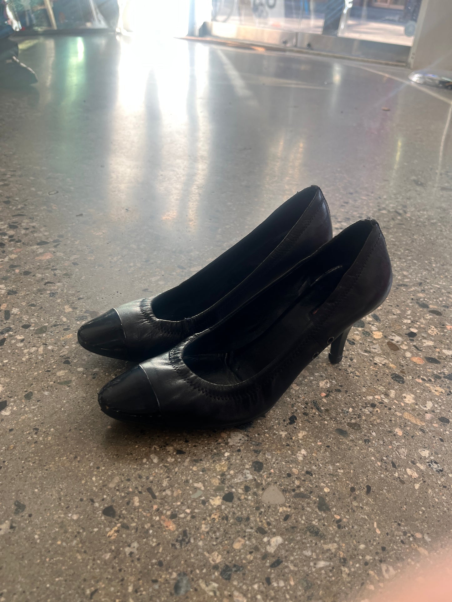 (7 US) 2000s Prada Pumps