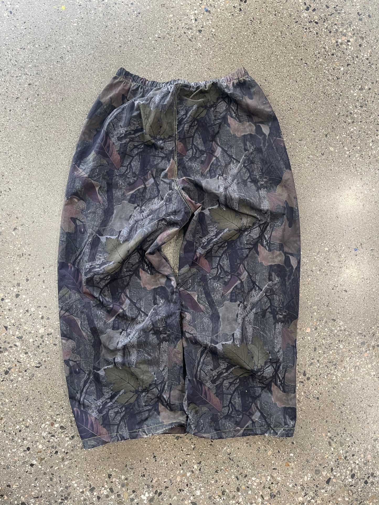(L) Adidas Originals Camo Pants