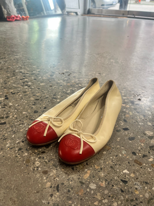 (5.5 US) Chanel Ballet Flats - Cream+Red