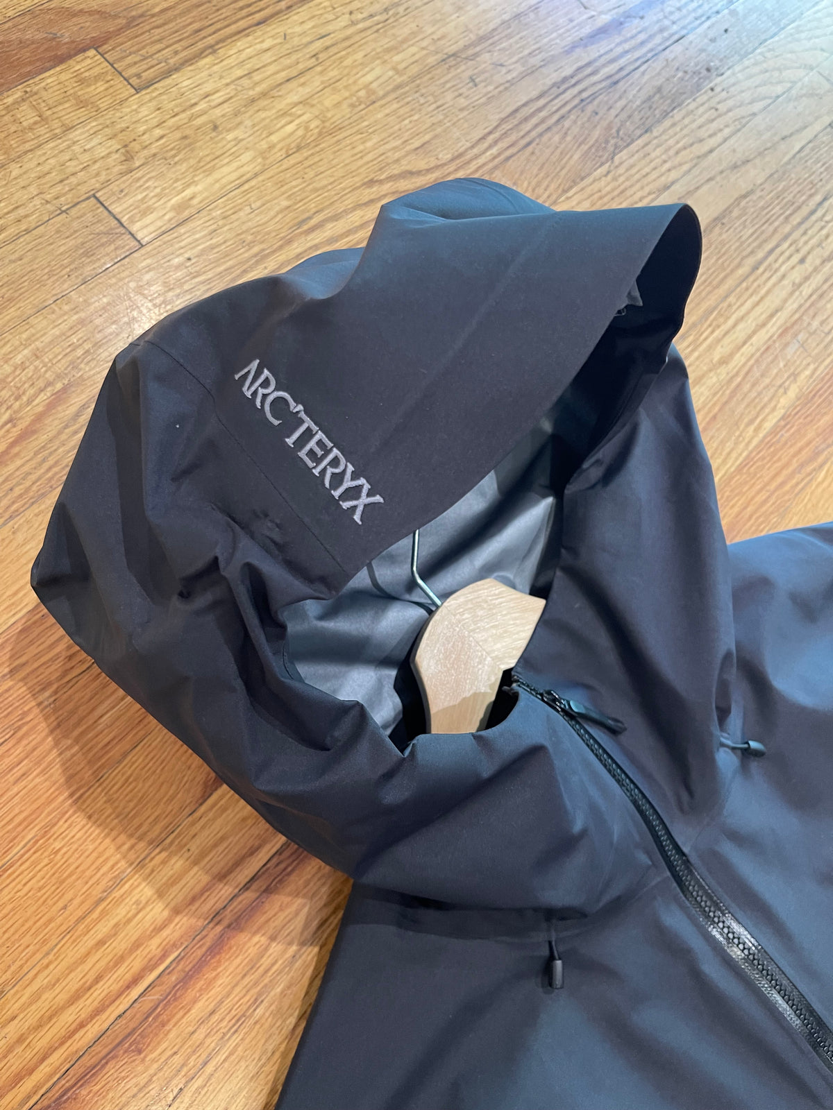 (L) Arc’teryx Black Beta SL - Like New Condition