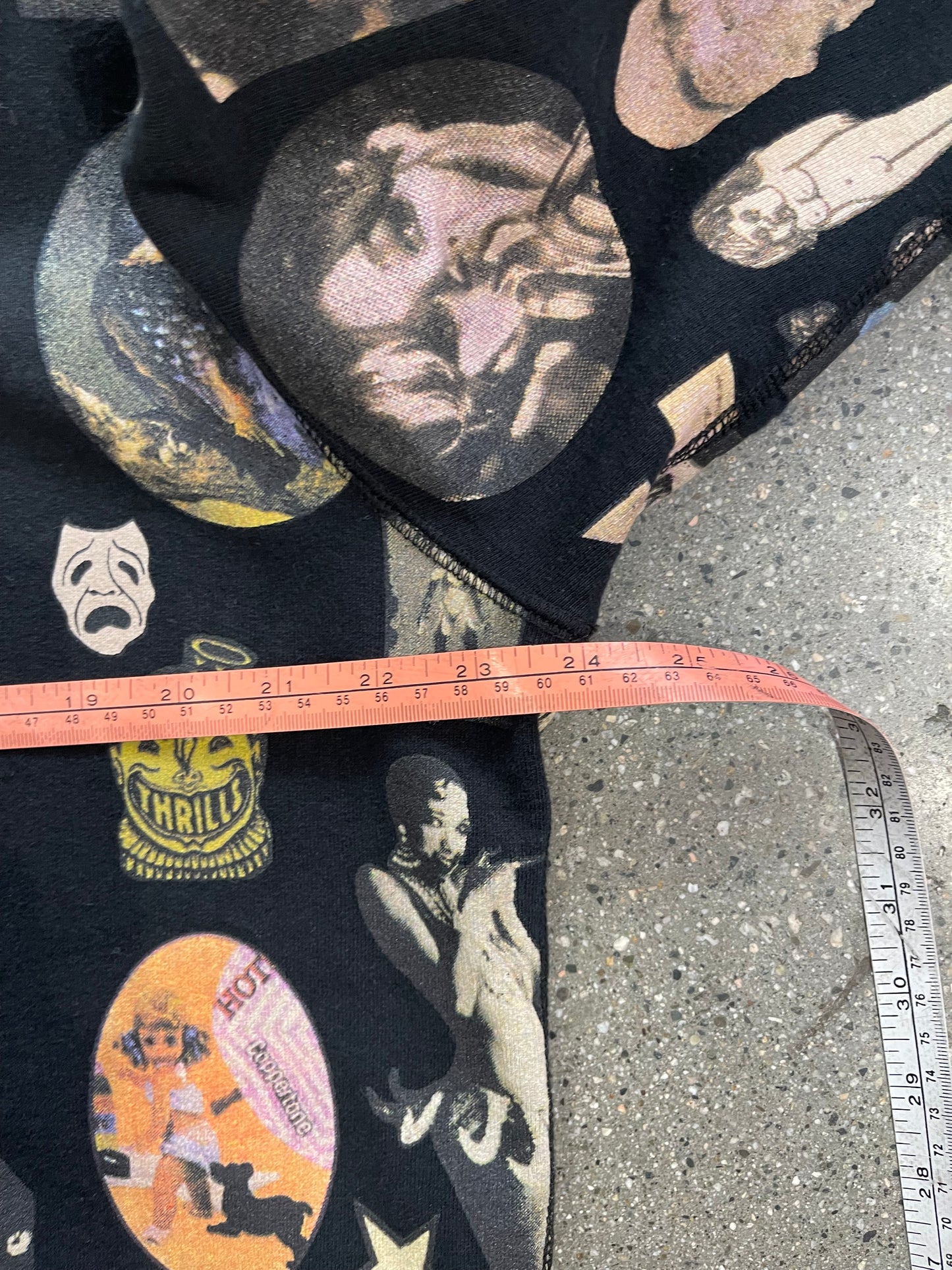 (L) Supreme Thrills FALL/WINTER collection hoodie