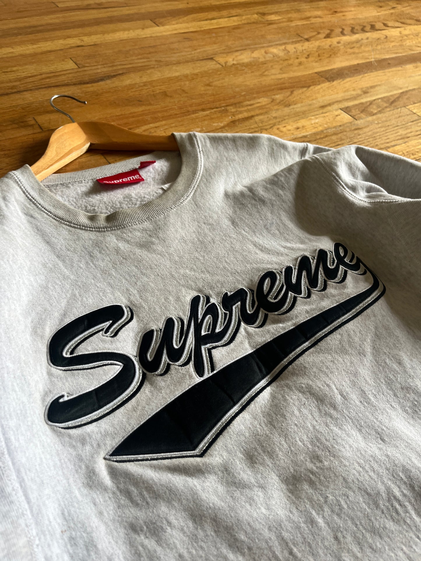 (L) Supreme Script Crewneck ( Staining )