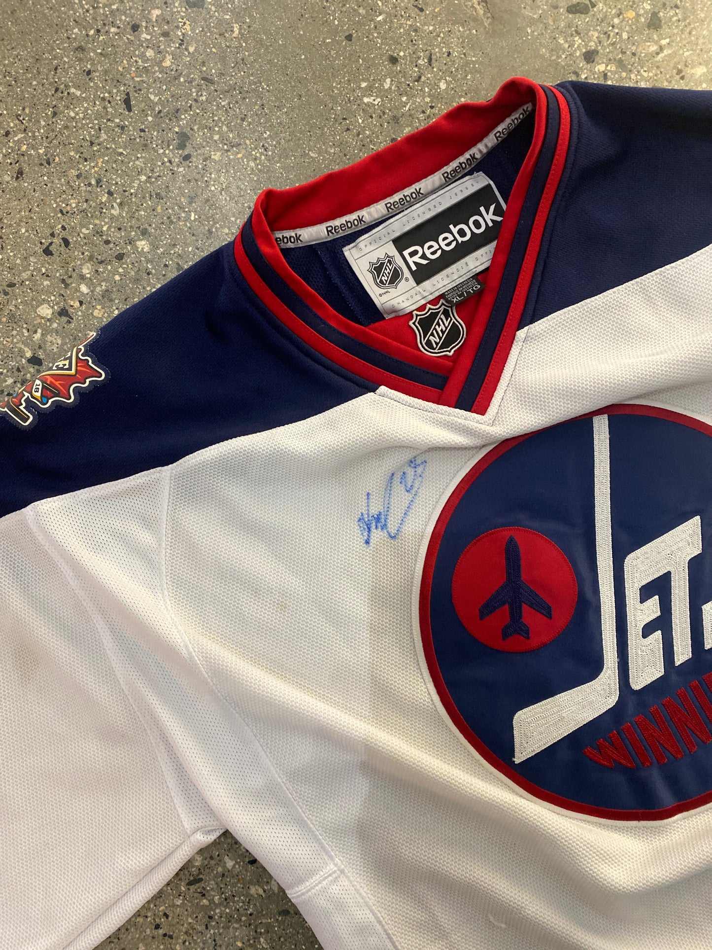 (XL) Reebok Winnipeg Jets Throwback Jersey