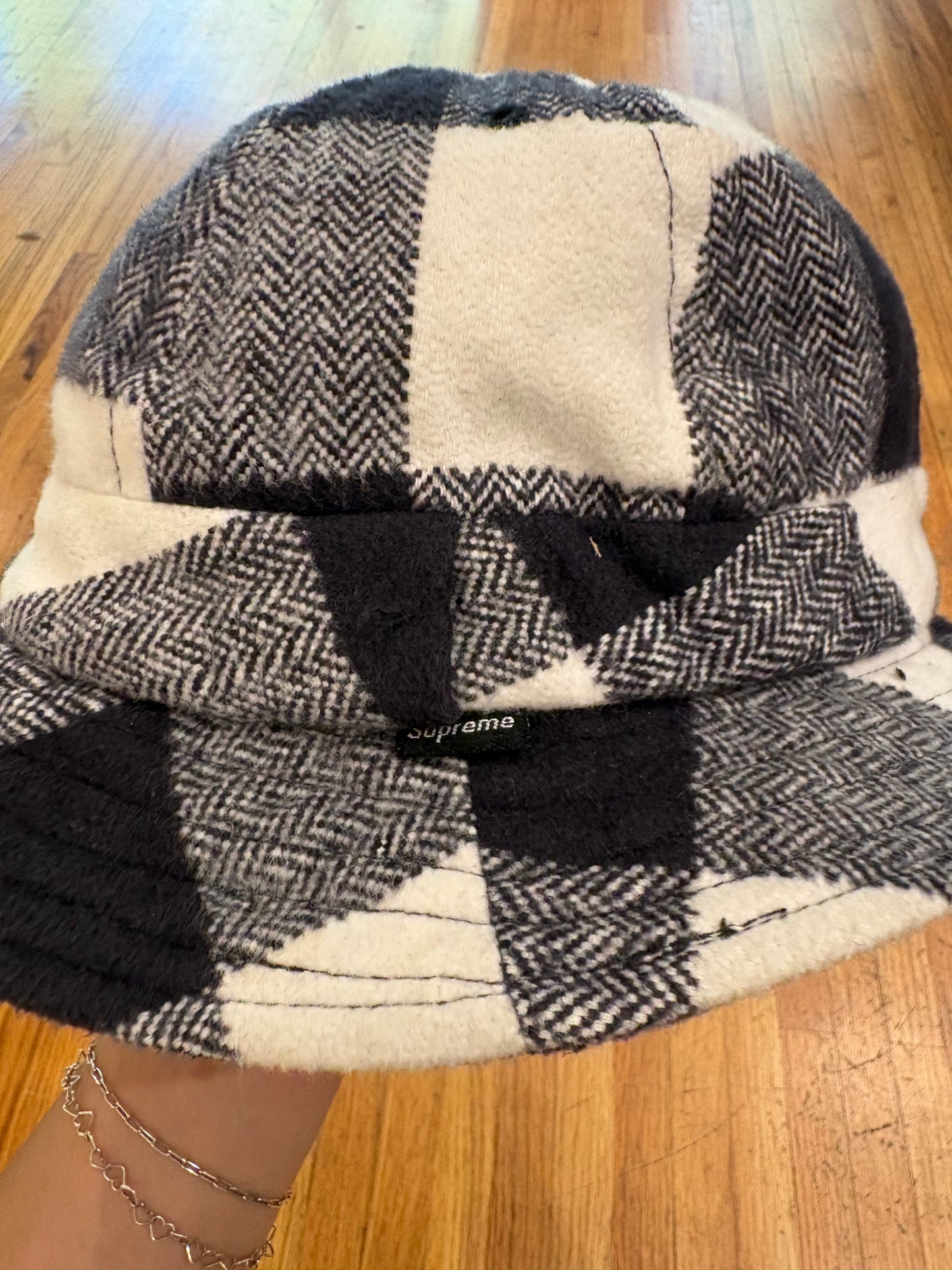 (M/L) Supreme Plaid bucket