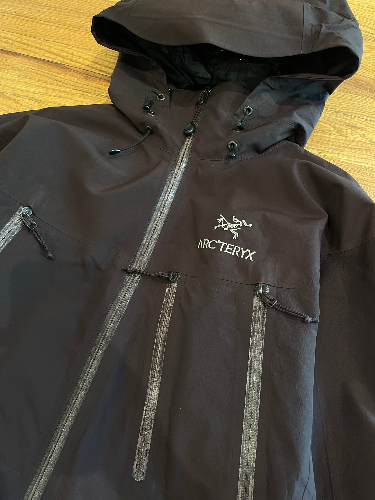 (Men’s M) 2007 Arc’teryx Alpha SV Teak Color Goretex Pro Shell ( as is )