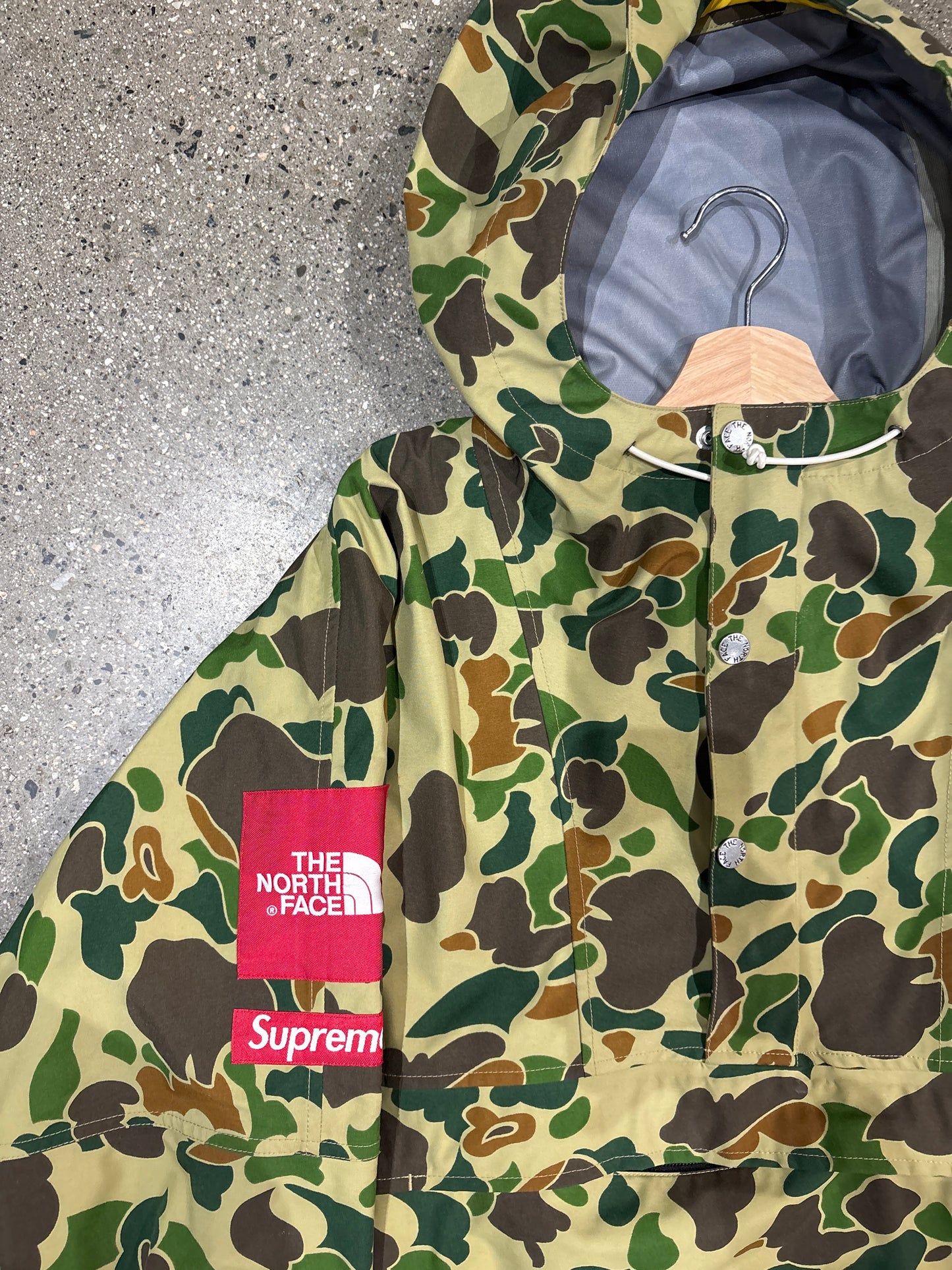 (L) Supreme X The North Face Duck Camo Jacket FW10