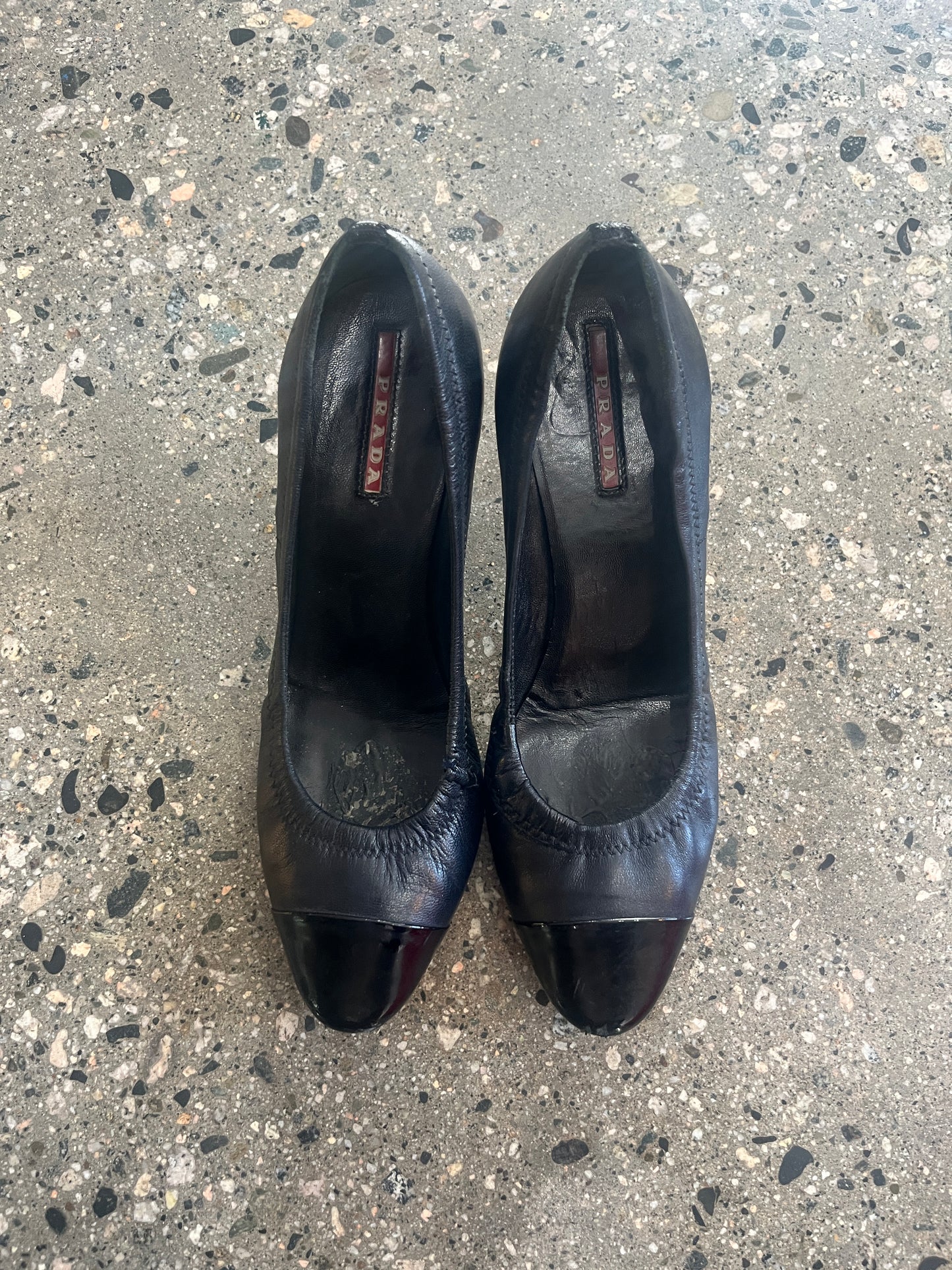 (7 US) 2000s Prada Pumps