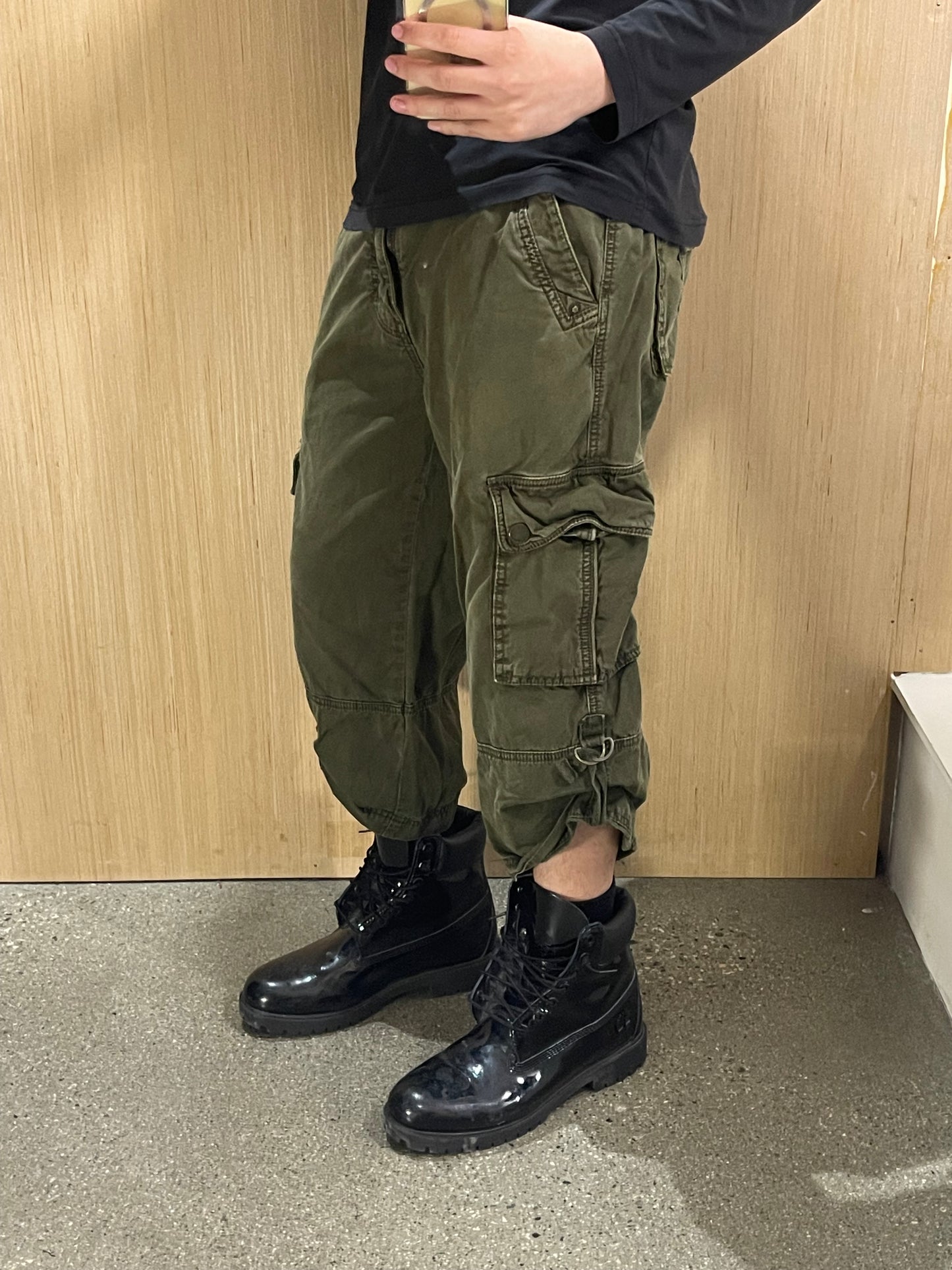 (31x21) Guess Olive Capri