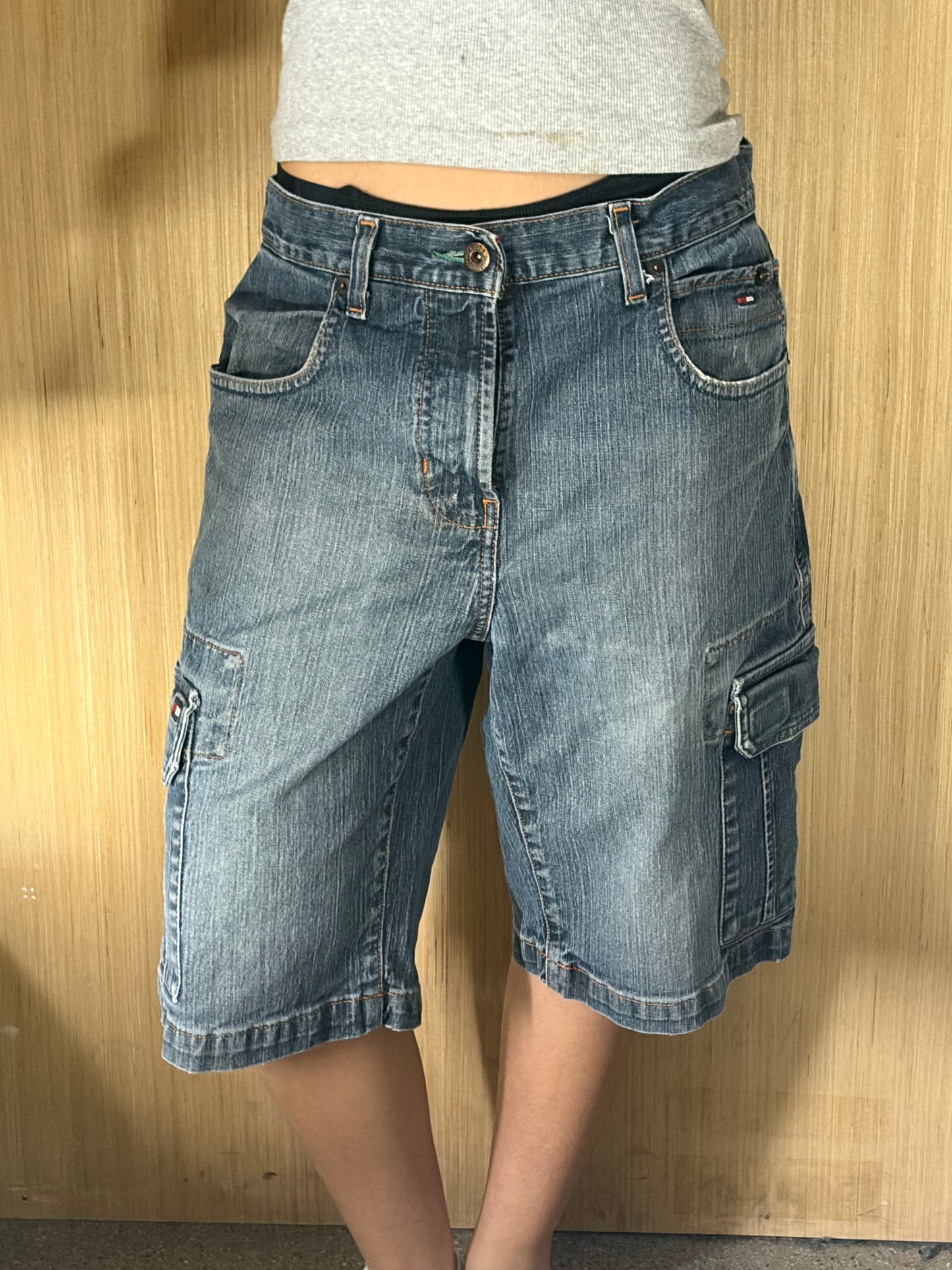 (29”) Tommy Hilfiger Cargo Jorts