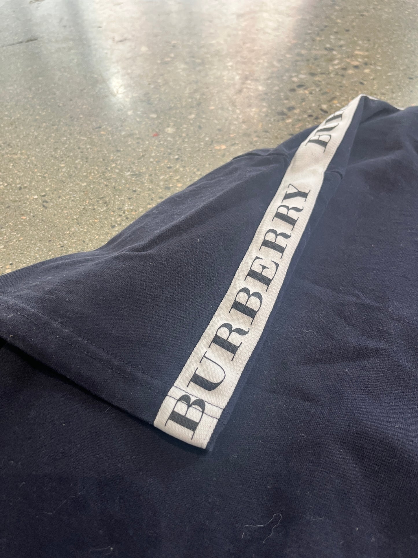 (L) Burberry Tee