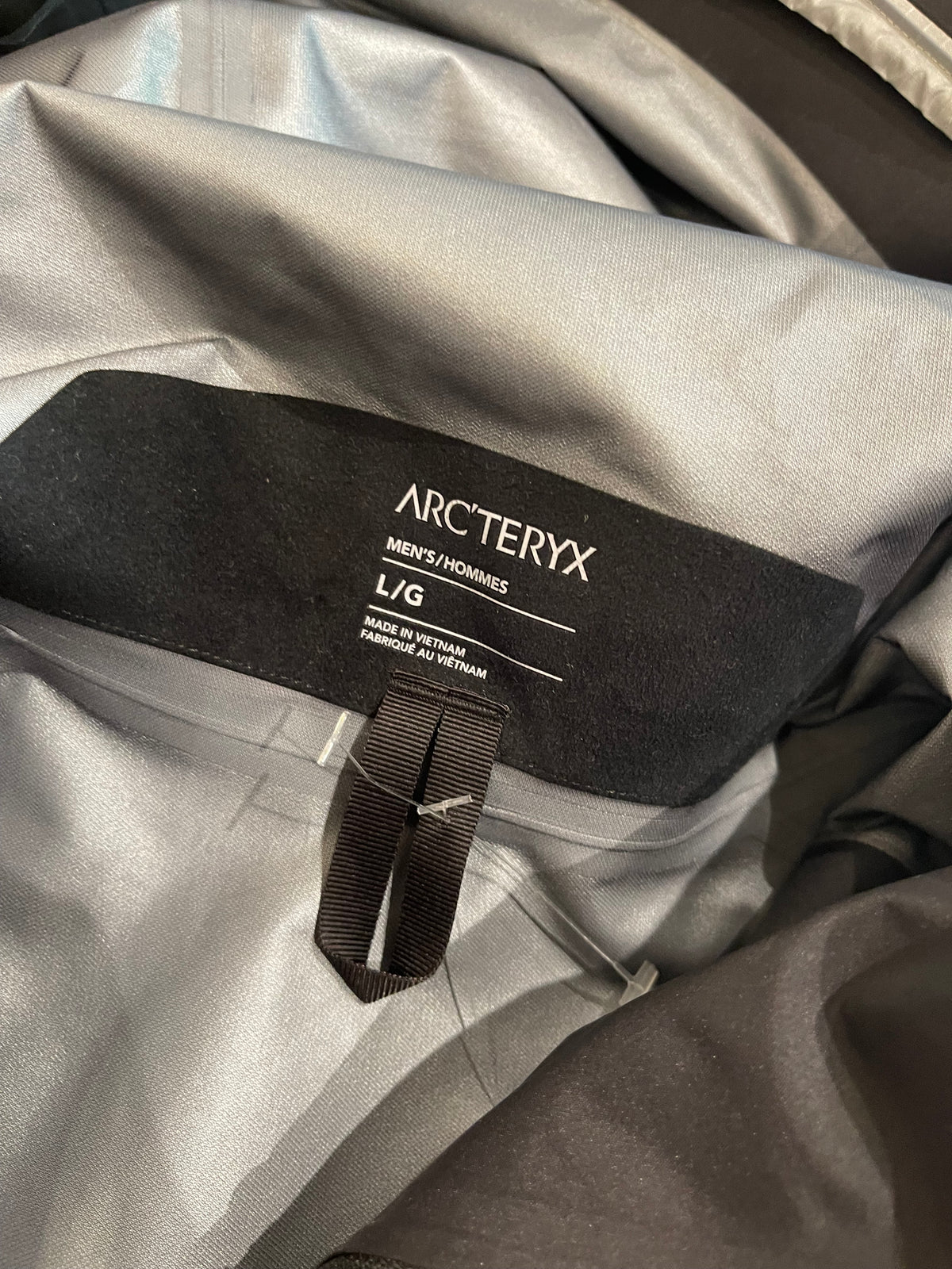 (L) Arc’teryx Black Beta SL - Like New Condition