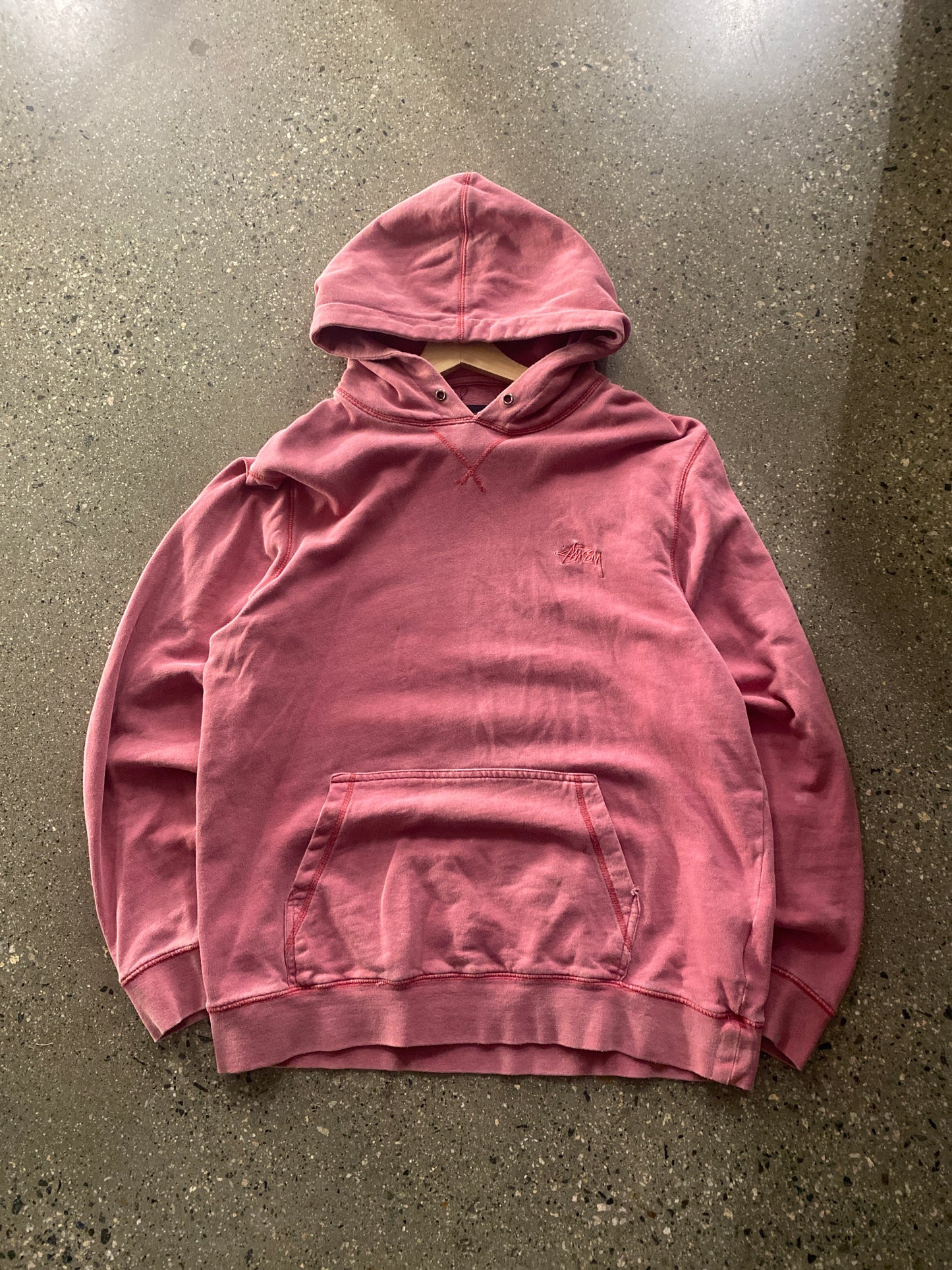 (M) stussy pink pigment hoodie