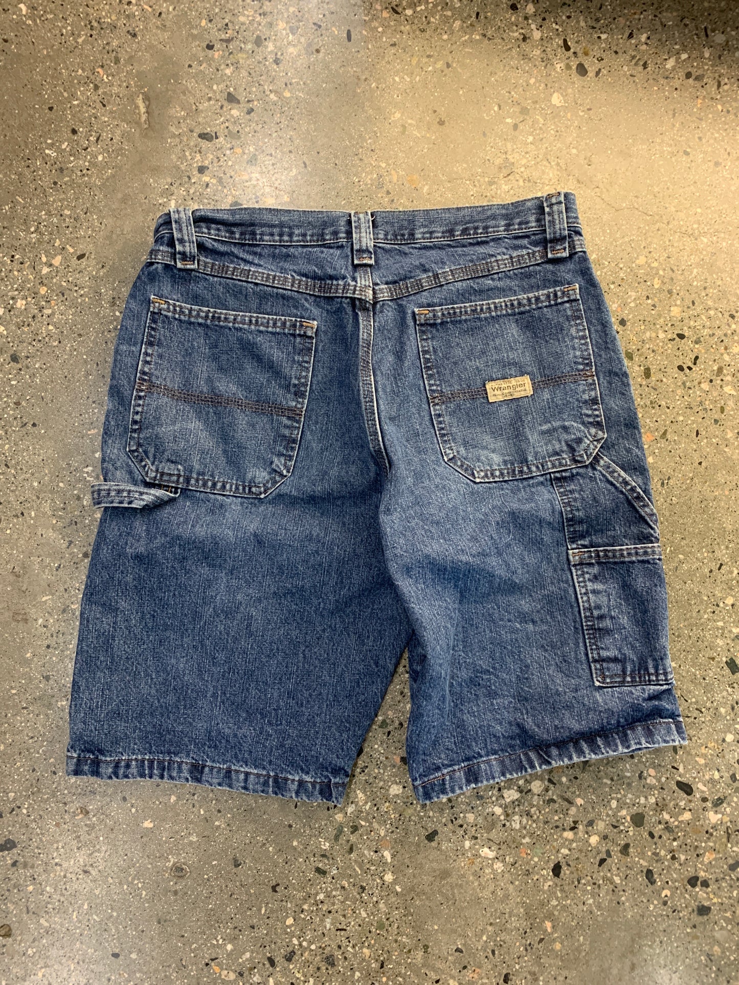 s112 - 33w Wrangler Carpenter Jort