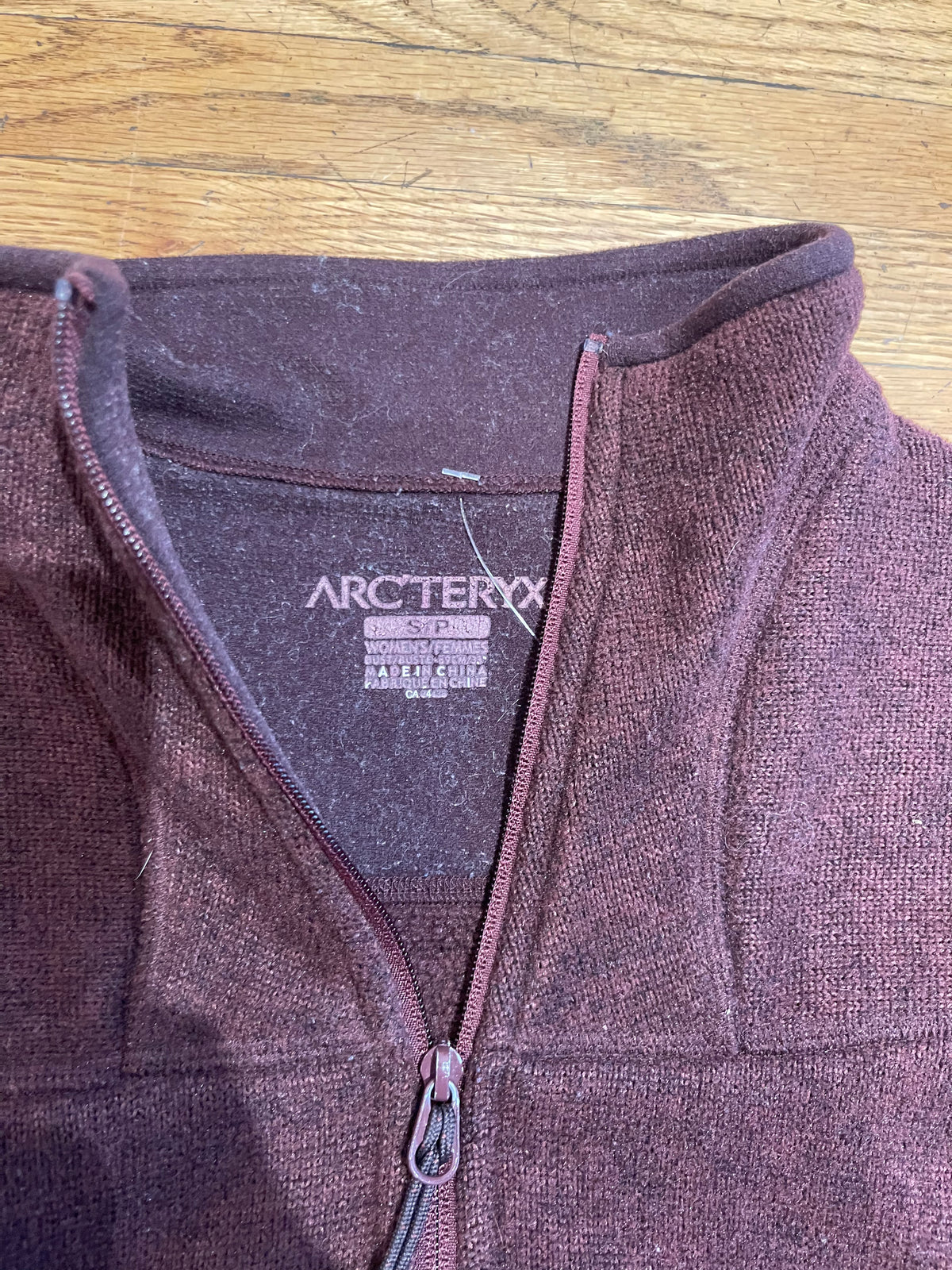 (Women’s S) Arc’teryx Covert - Burgundy