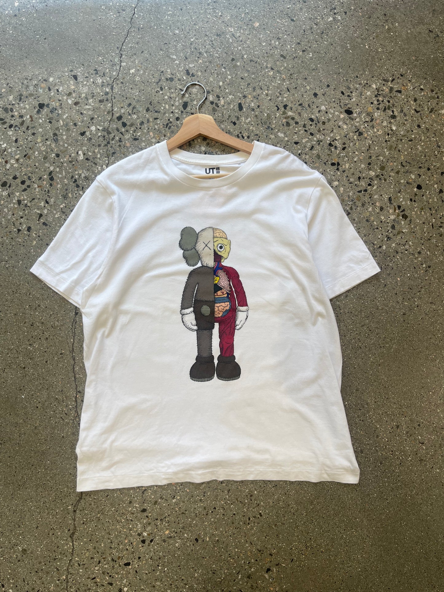 (L) UT X KAWS TEE