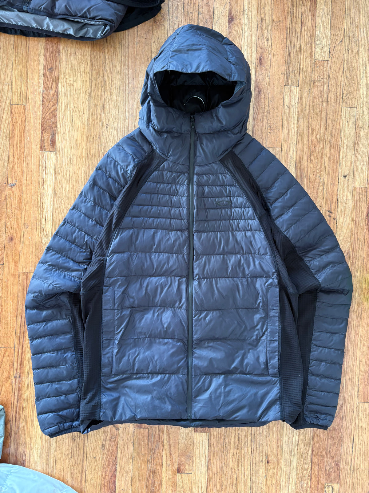 (L) Oakley Shell Black Puffer