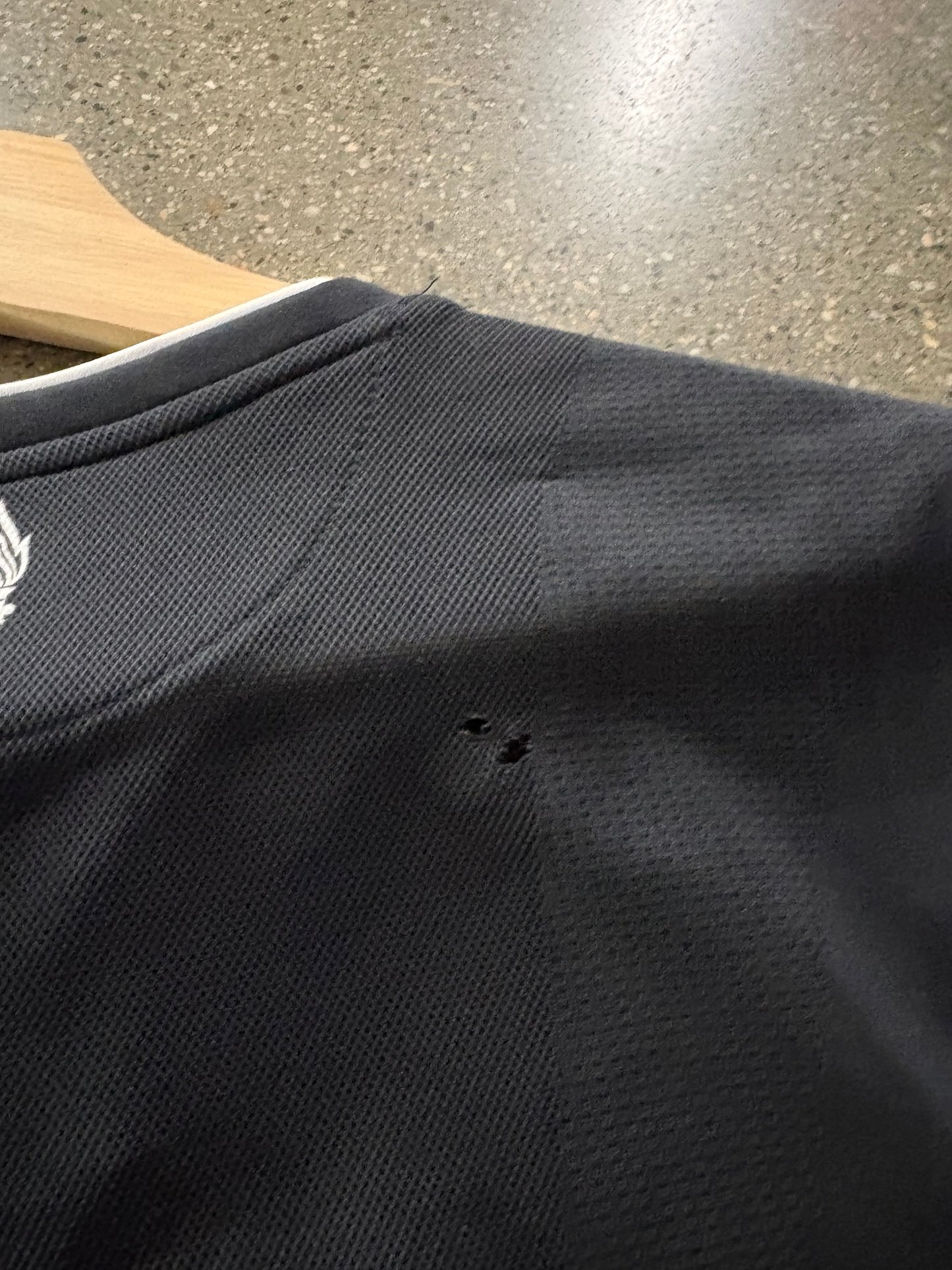 (L) NB Liverpool 16-17 Away Kit ( Hole on Back )