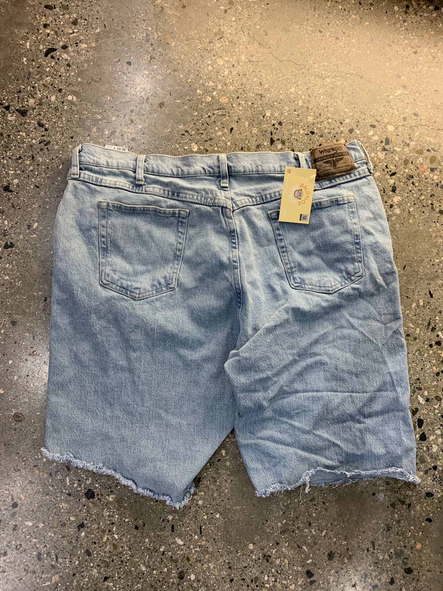 S97 - 42w Wrangler Light Wash Jorts