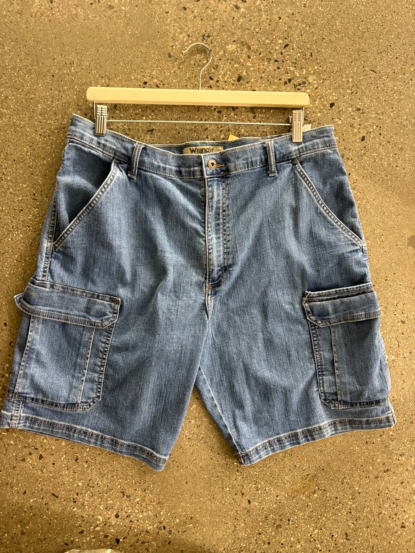36” wrangler cargo jorts