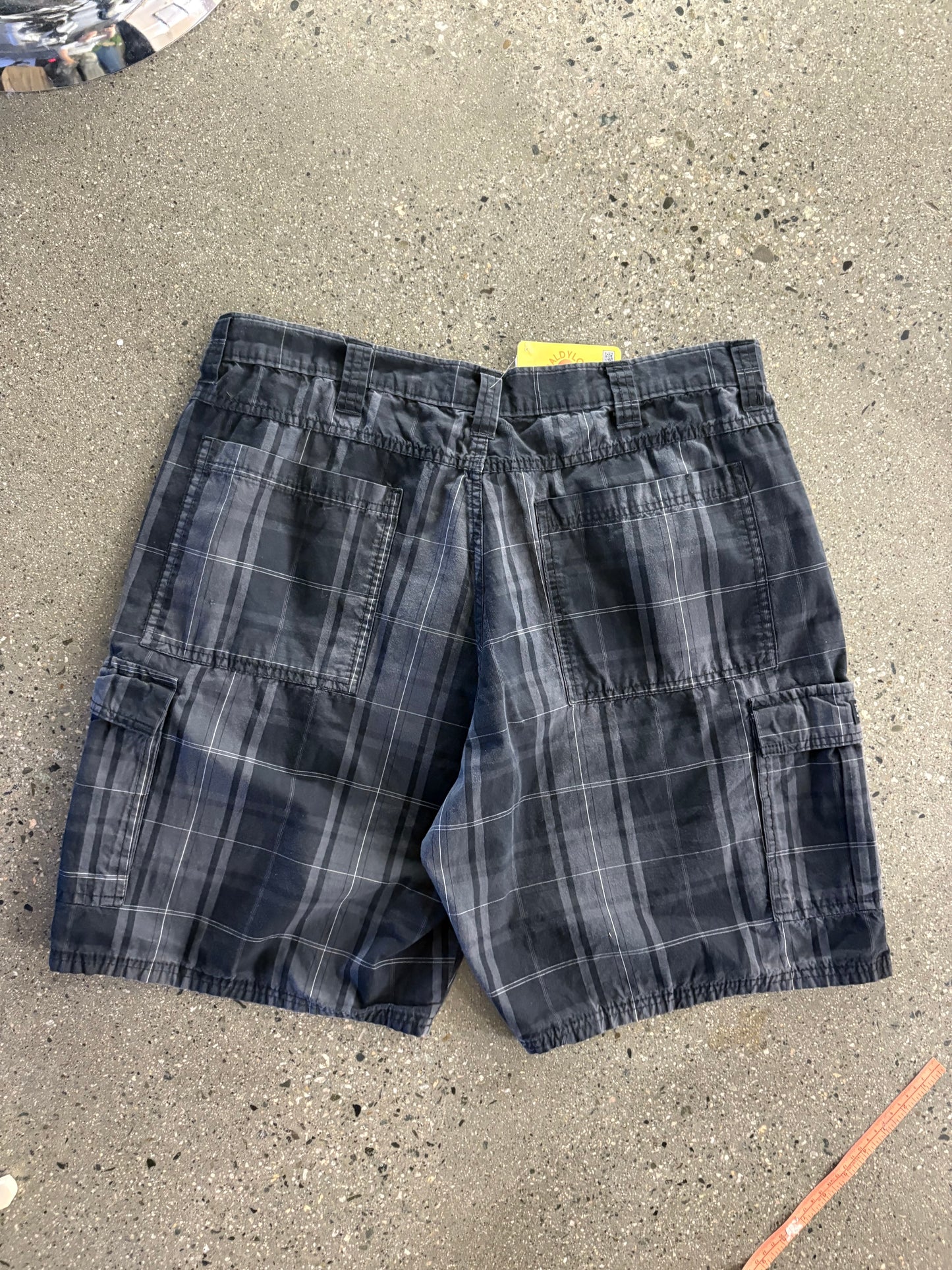 38W Baggy Plaid Shorts