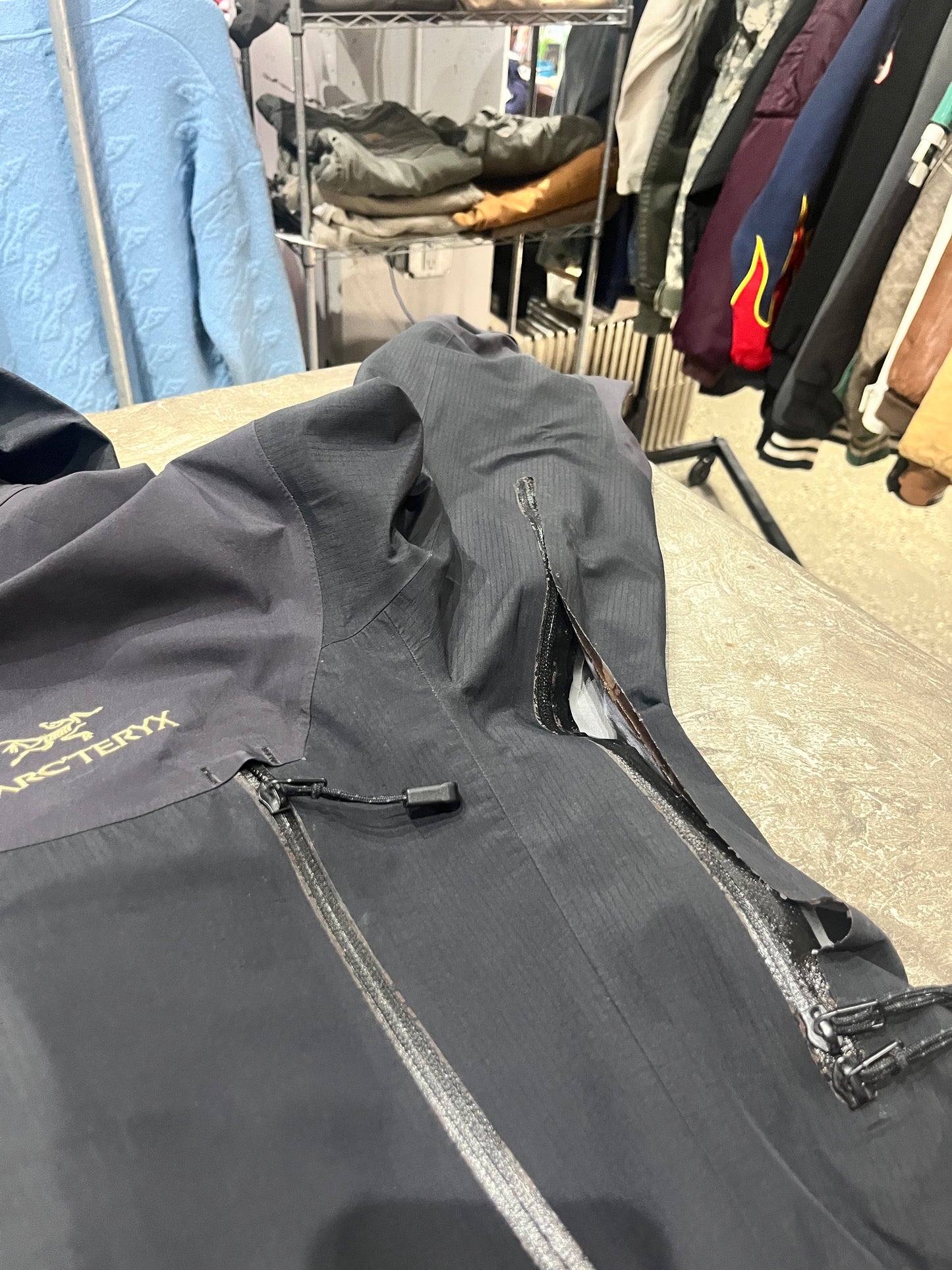 (Mens S) 2000s Arcteryx Beta AR ( as is )