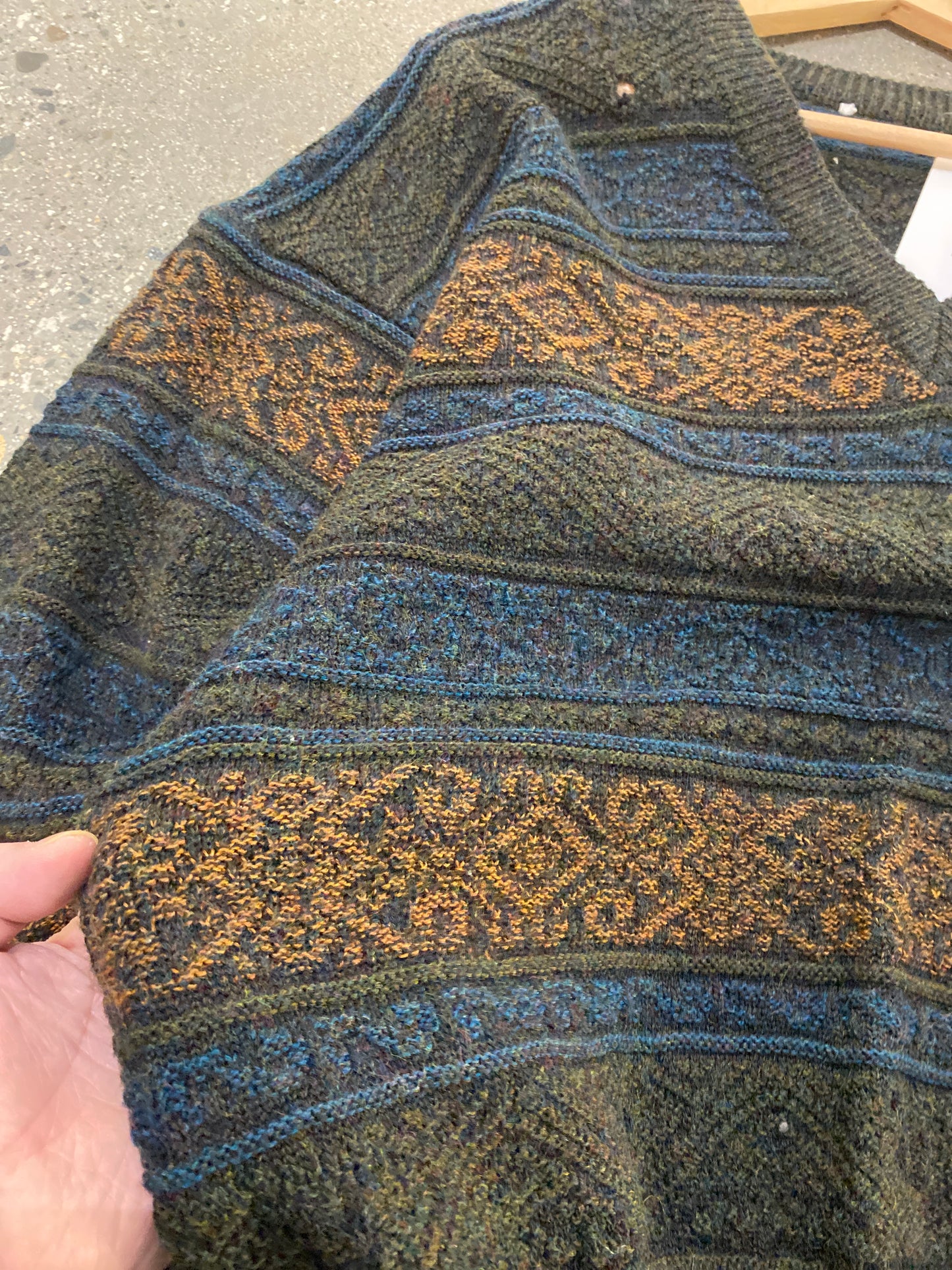 (S) Textured V neck