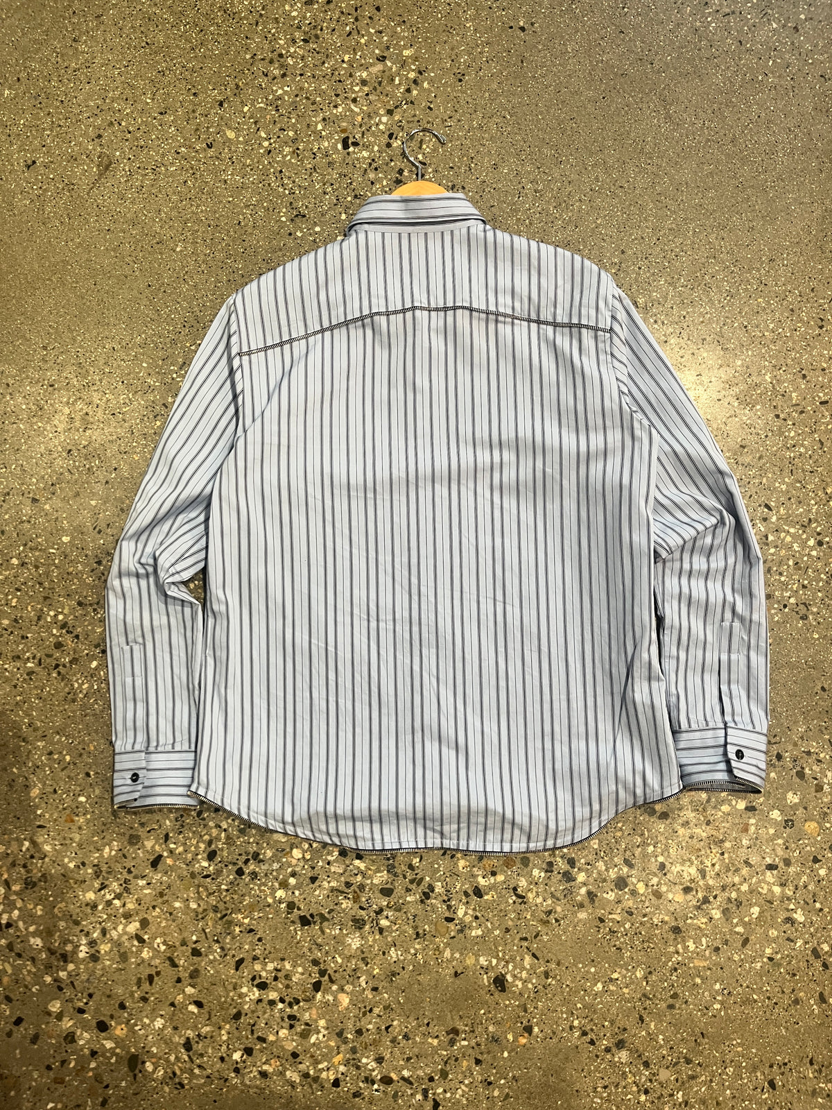 (L) Offwhite Stripe Button Up