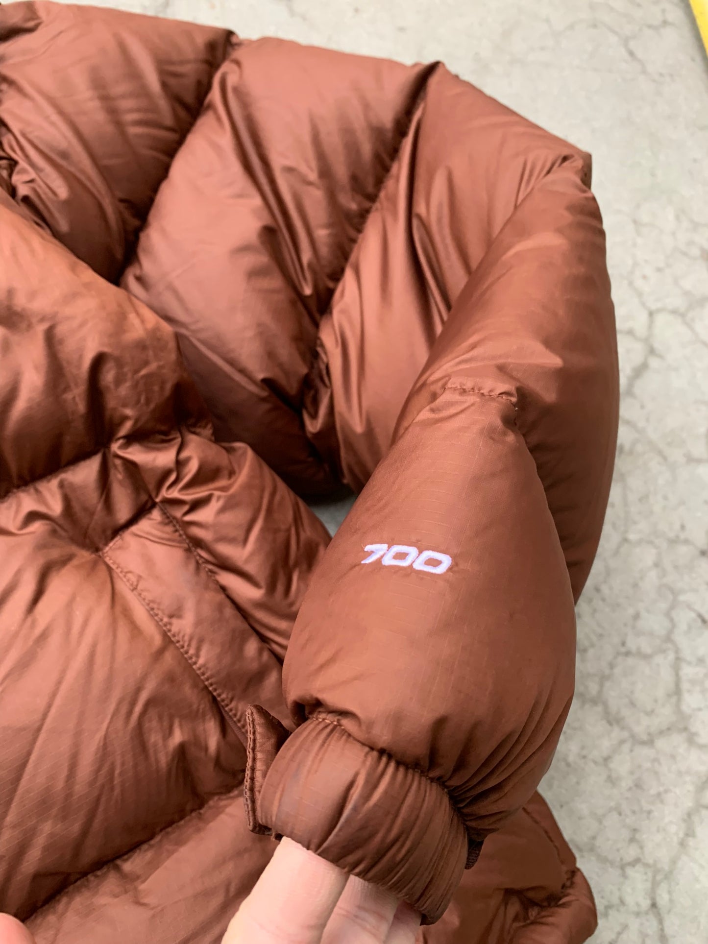 (L) The North Face 700 Dark Oak Puffer