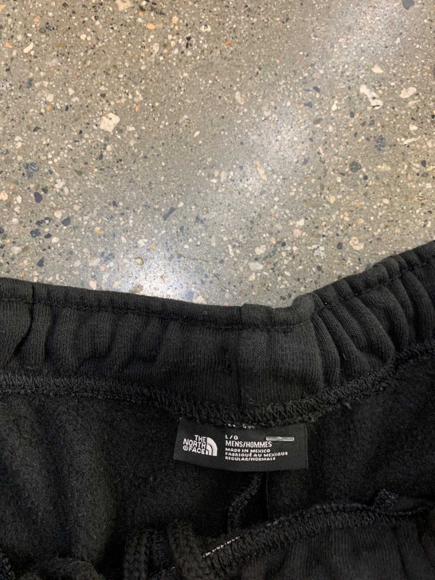 s52 - (L) North Face Sweatshorts