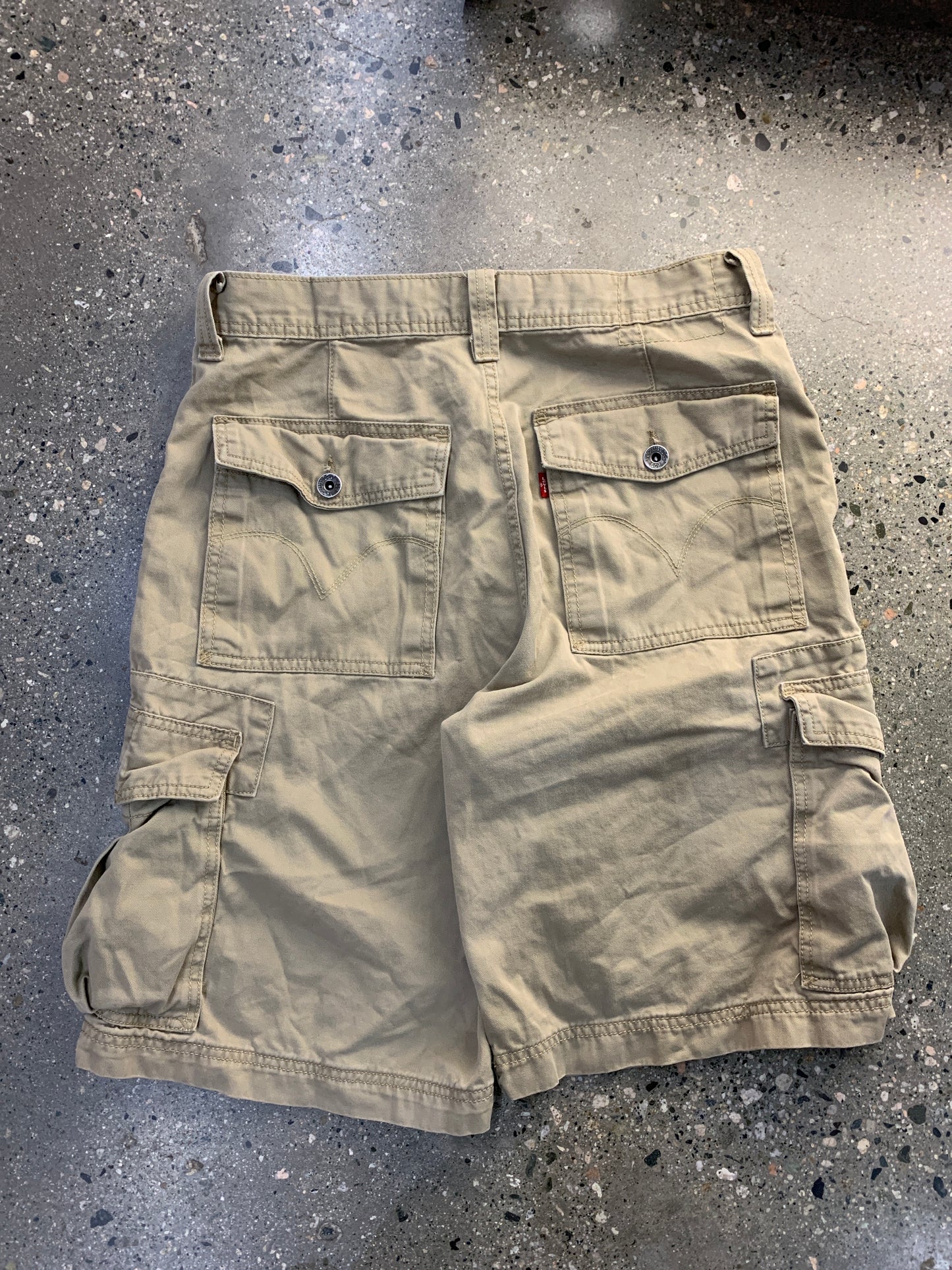 s89 - 32w Levi Cargo Shorts
