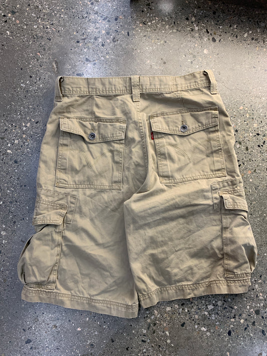 s89 - 32w Levi Cargo Shorts