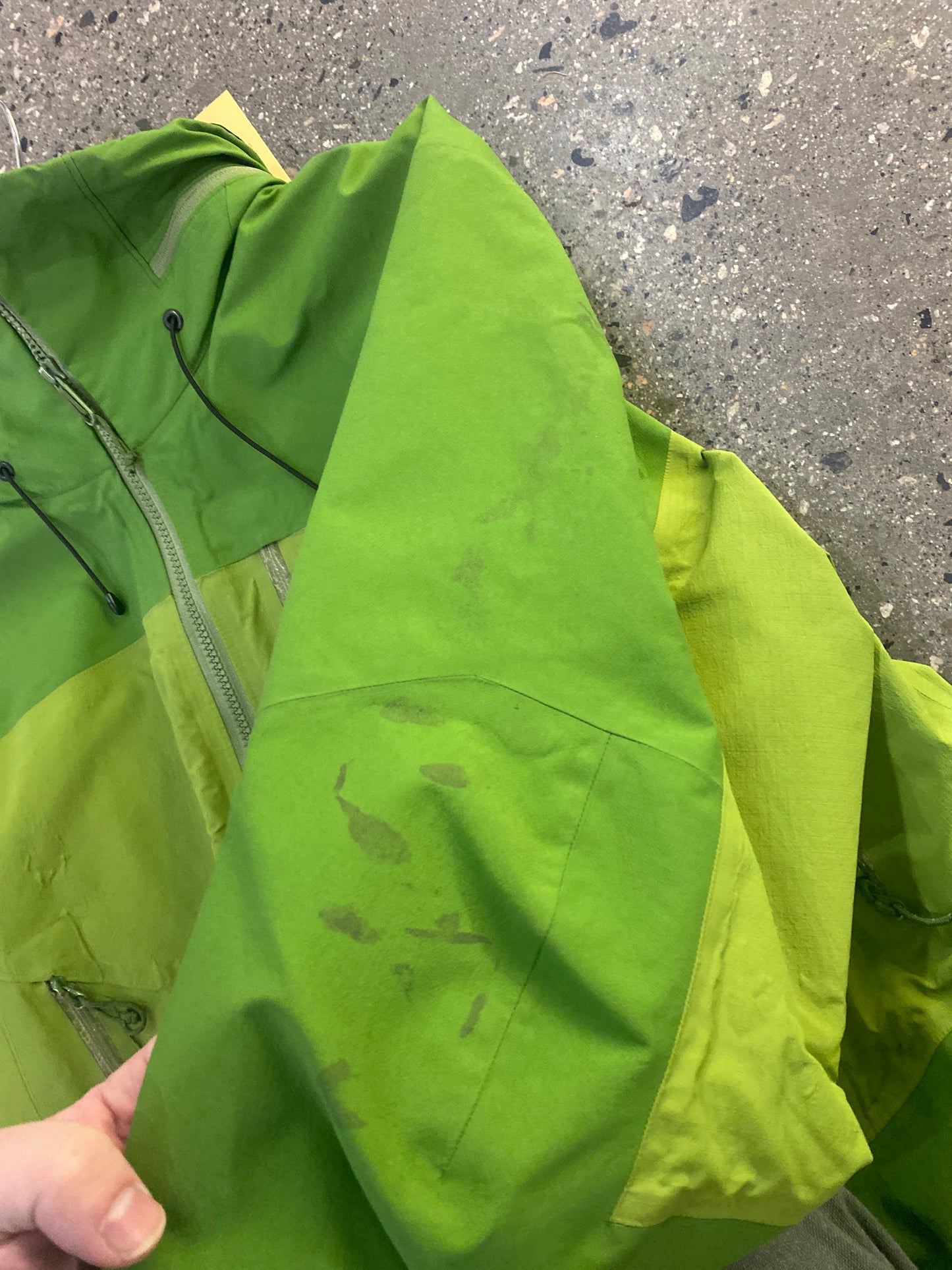 (M) Arc’teryx Stinger AR Goretex Rare Jalapeño Colorway (Packable Hood)