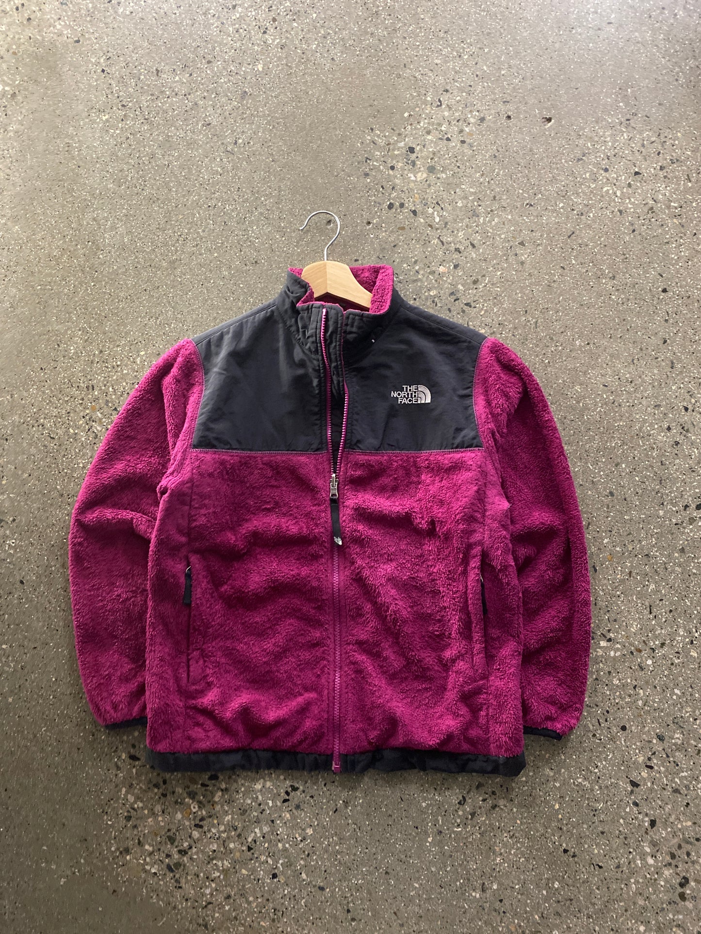(Girls L/ Womens S) TNF Magenta Denali