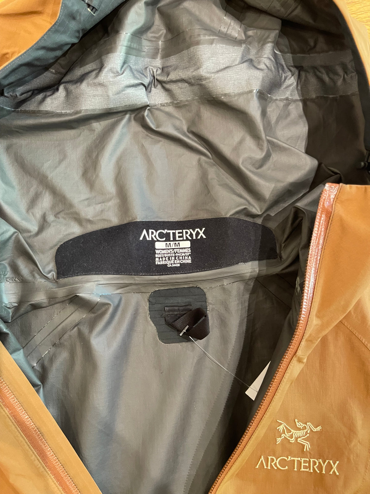 (Women’s M) 2012 Arc’teryx Beta SL ( As Is Condition )