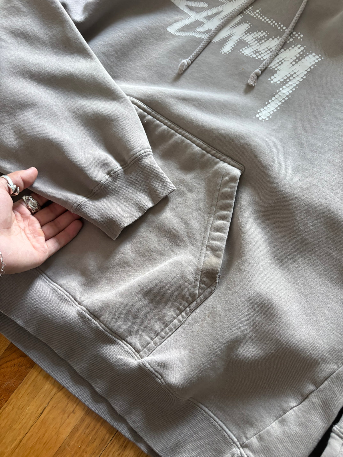(L/XL) Late 90s - Early 00s Stussy Cream Script Hoodie