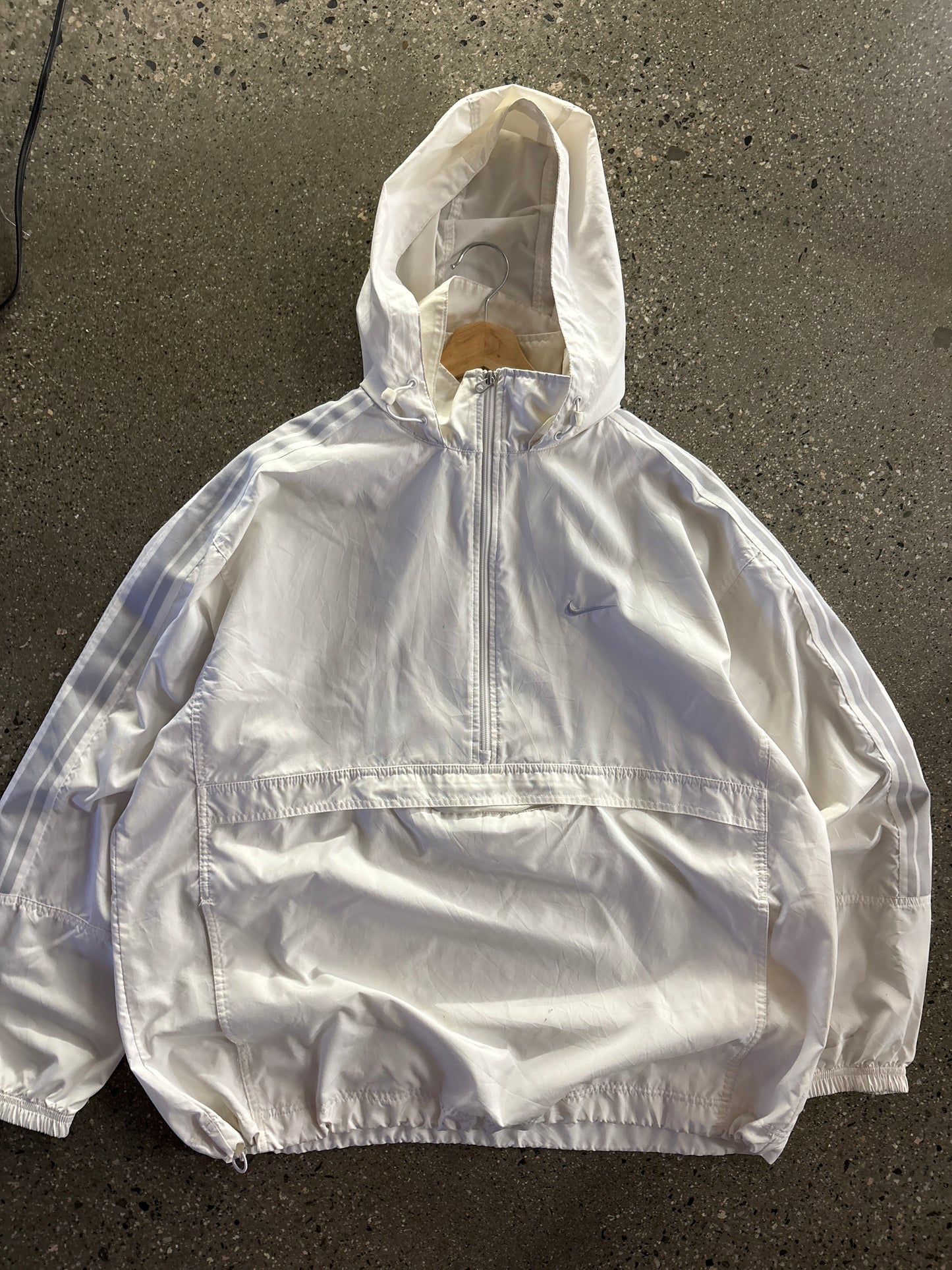 (XL) 2000s Nike White windbreaker with hood