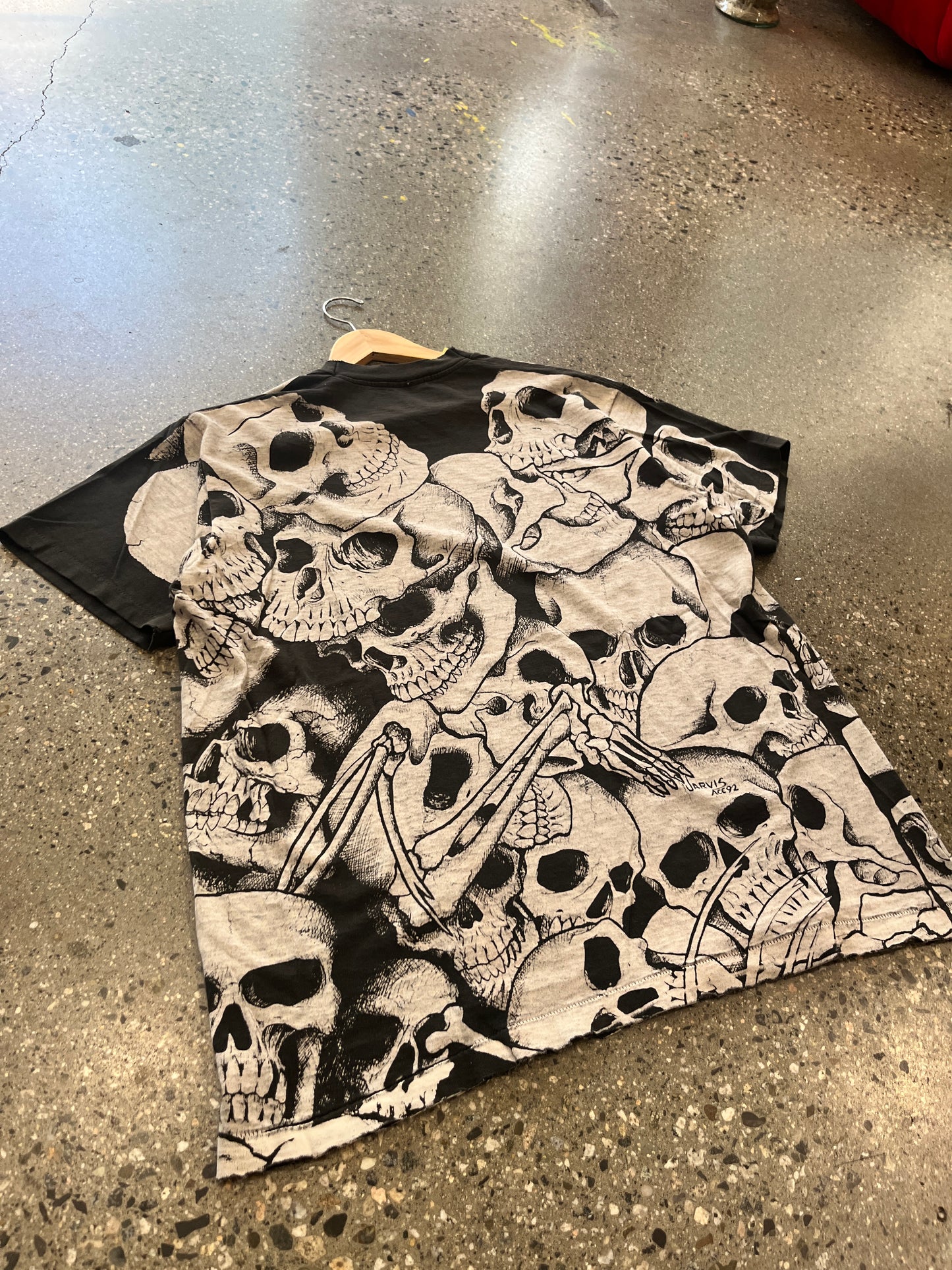 (XL) 1992 Skull AOP tee