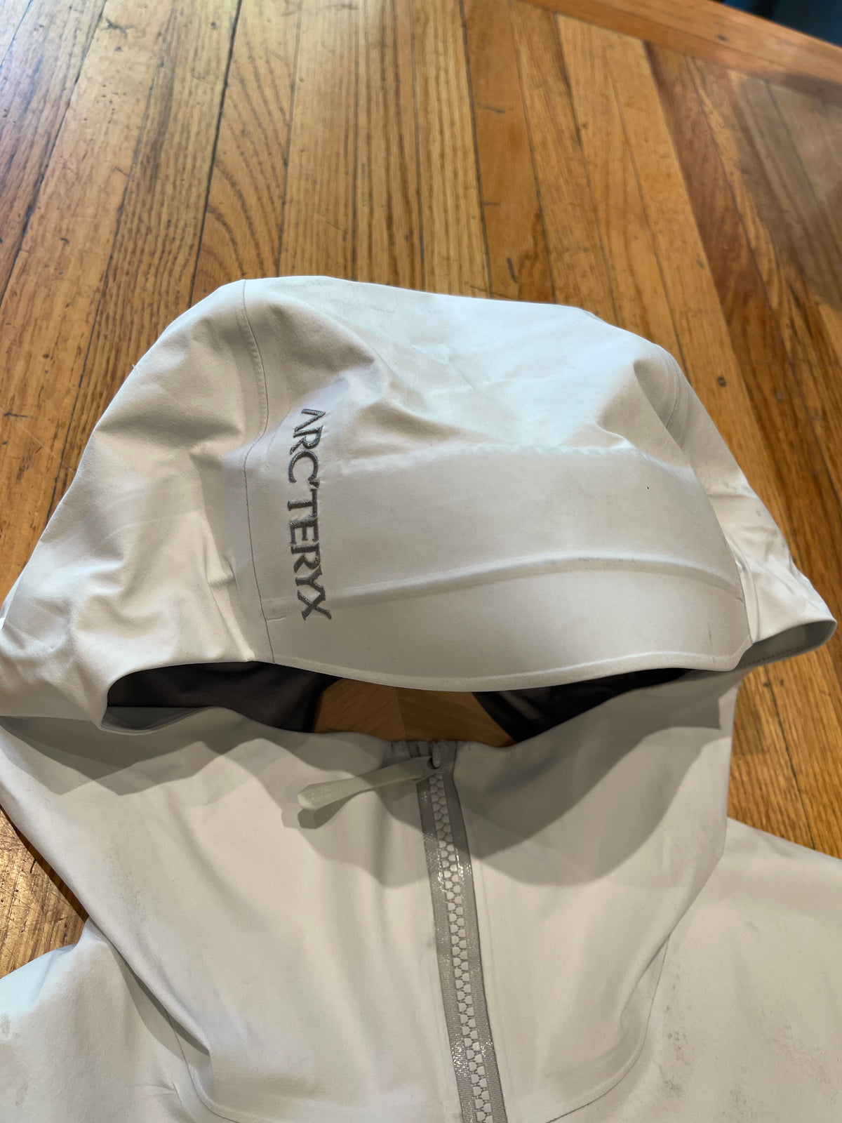 (XS) Arc’teryx Beta Platinum White Goretex Jacket