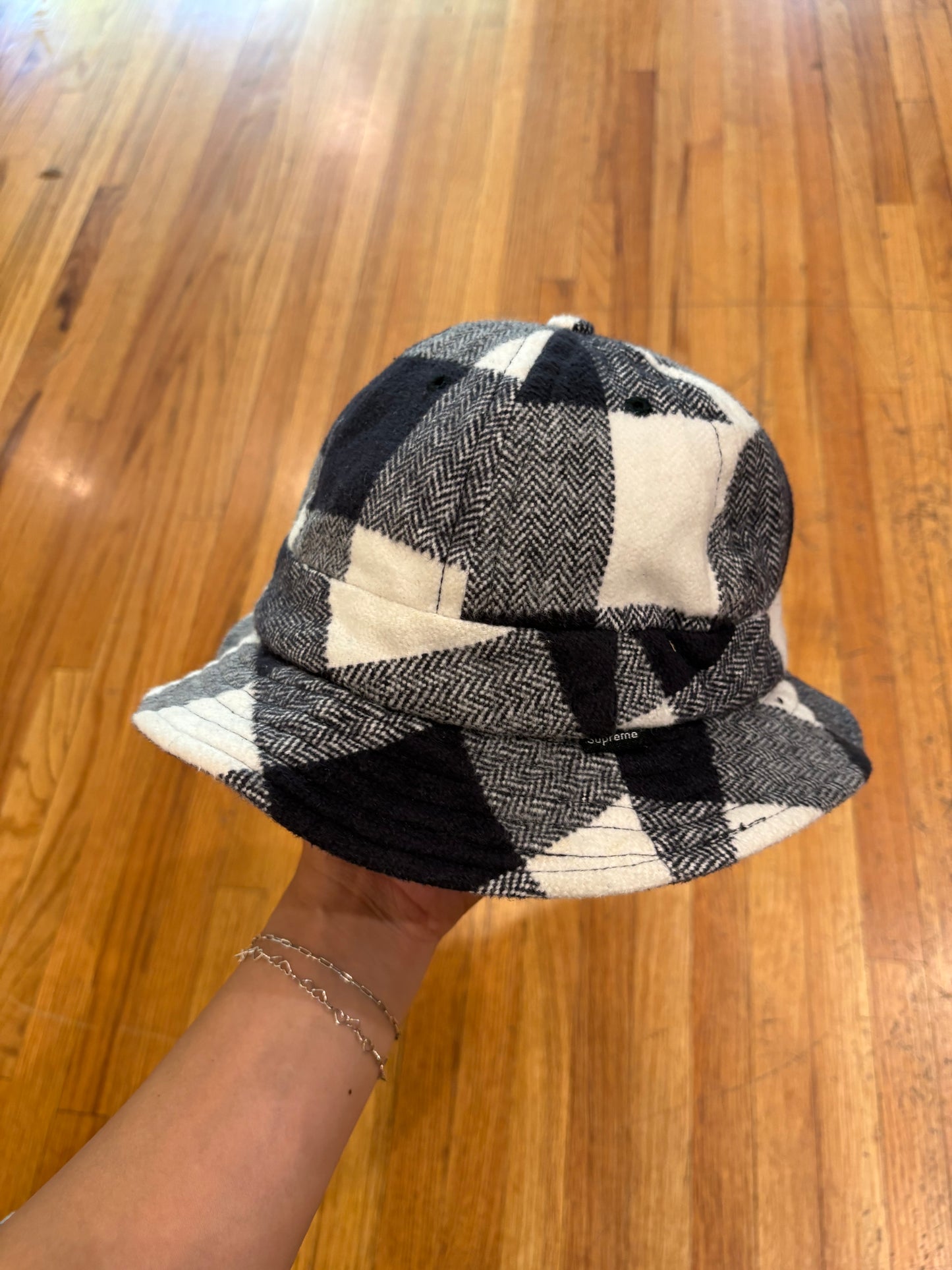 (M/L) Supreme Plaid bucket