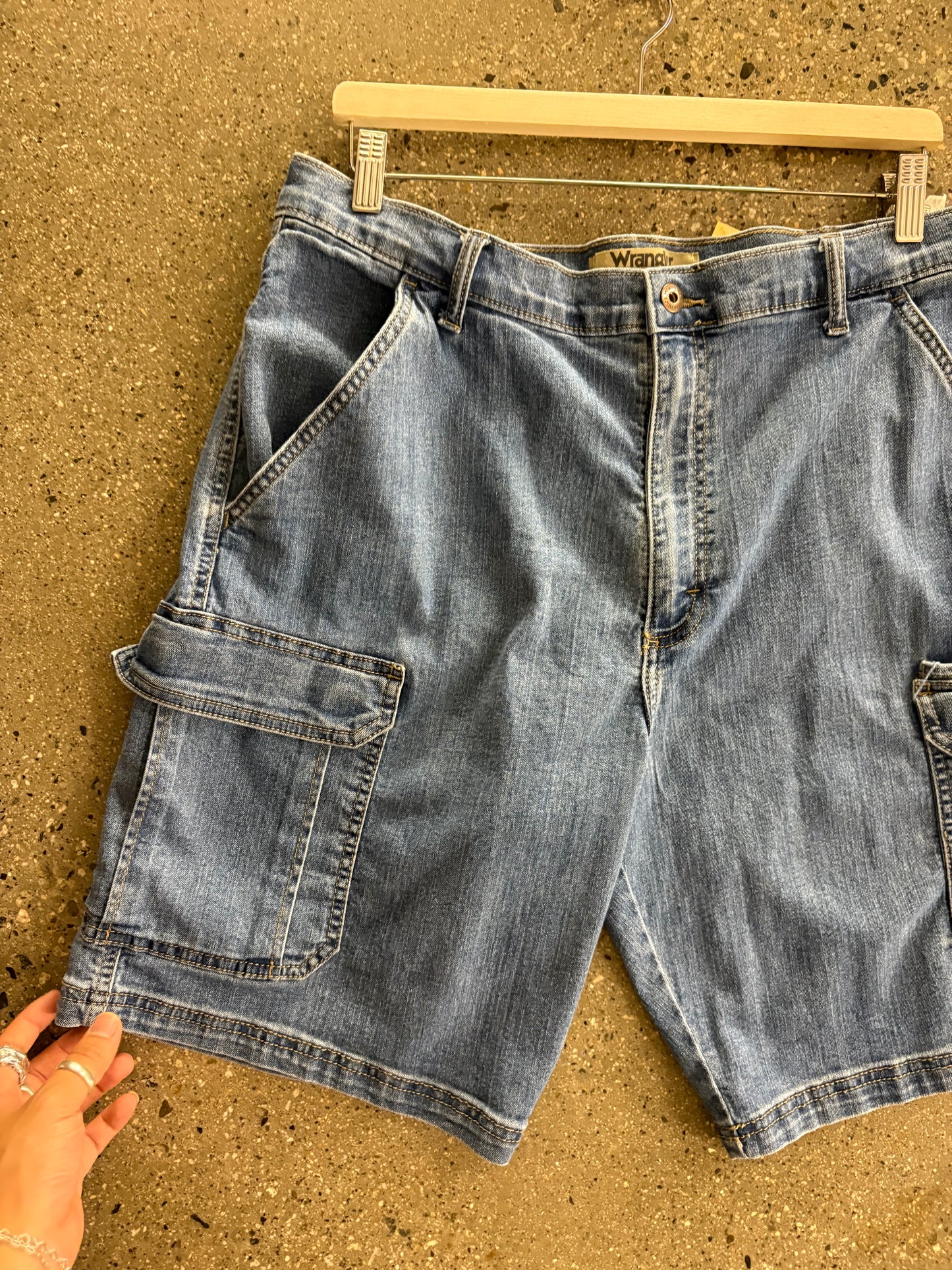 36” wrangler cargo jorts