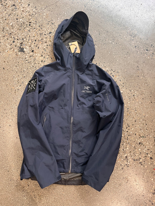 (Womens S) Navy Arcteryx Beta LT