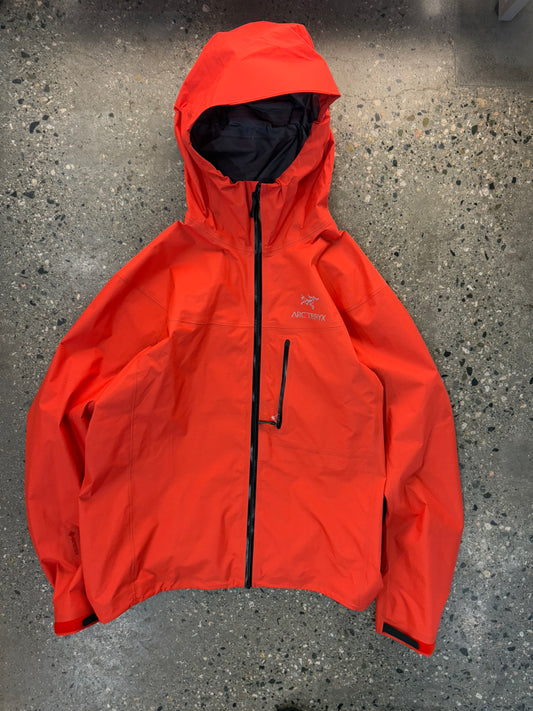 (M) Arc’teryx Alpha Lightweight Brand New with Tags ( Retails for $600)