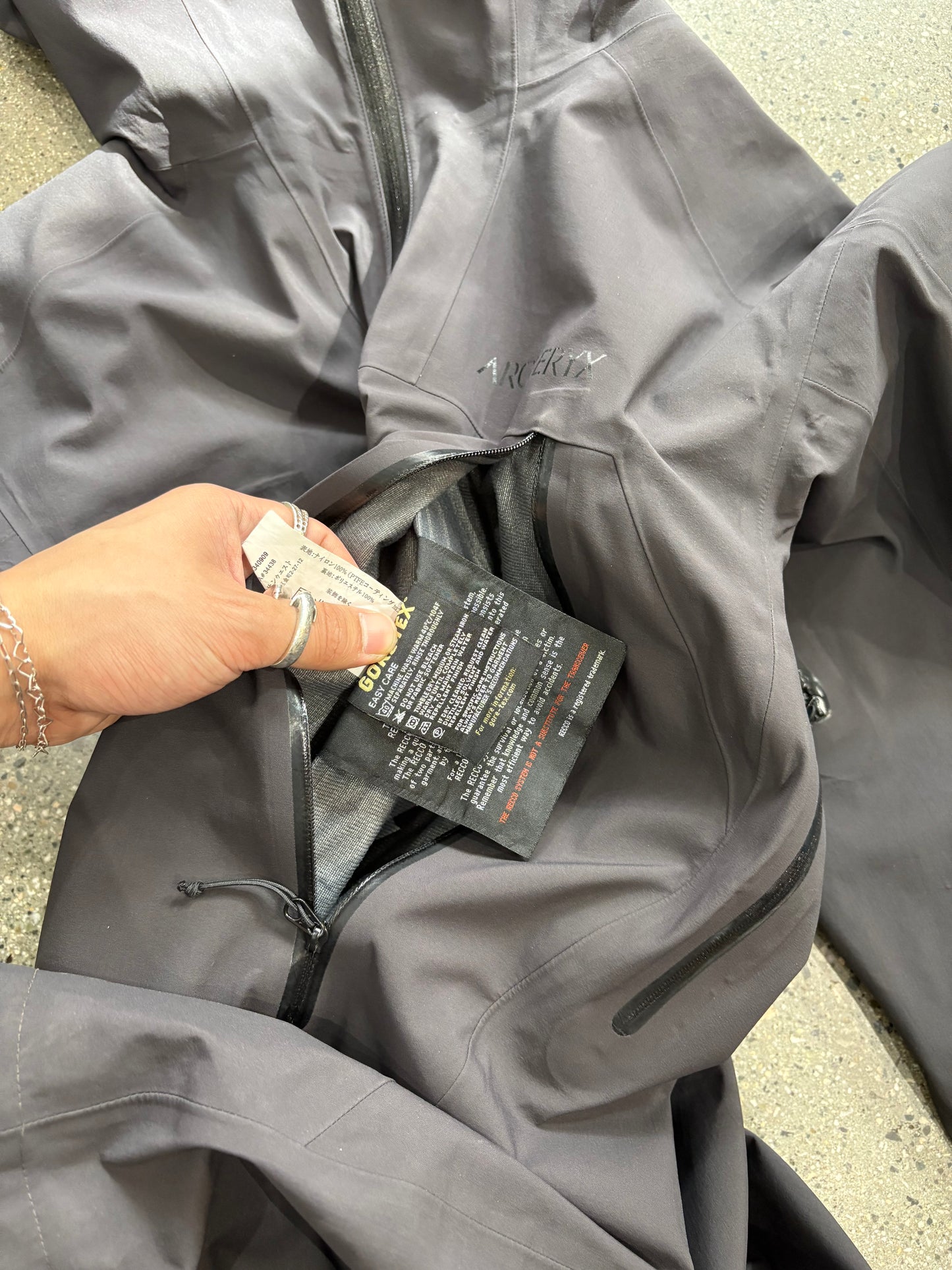 (XL) Older Arc’teryx Beta SL Goretex ( as is )