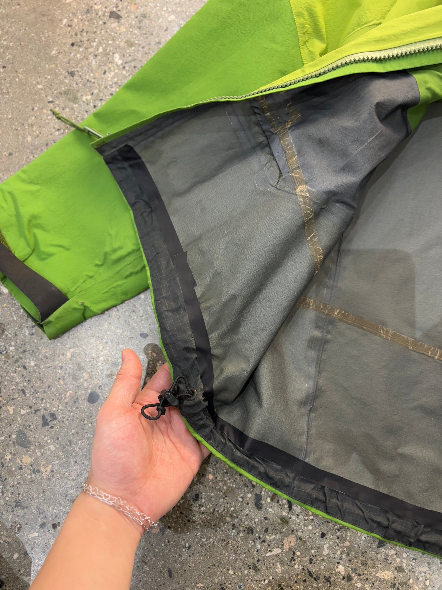 (M) Arc’teryx Stinger AR Goretex Rare Jalapeño Colorway (Packable Hood)