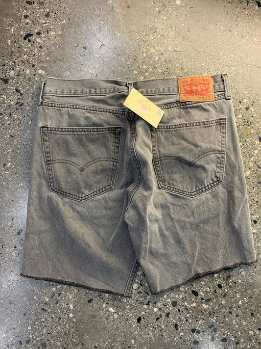 s71 - 36w Levi Cutoffs