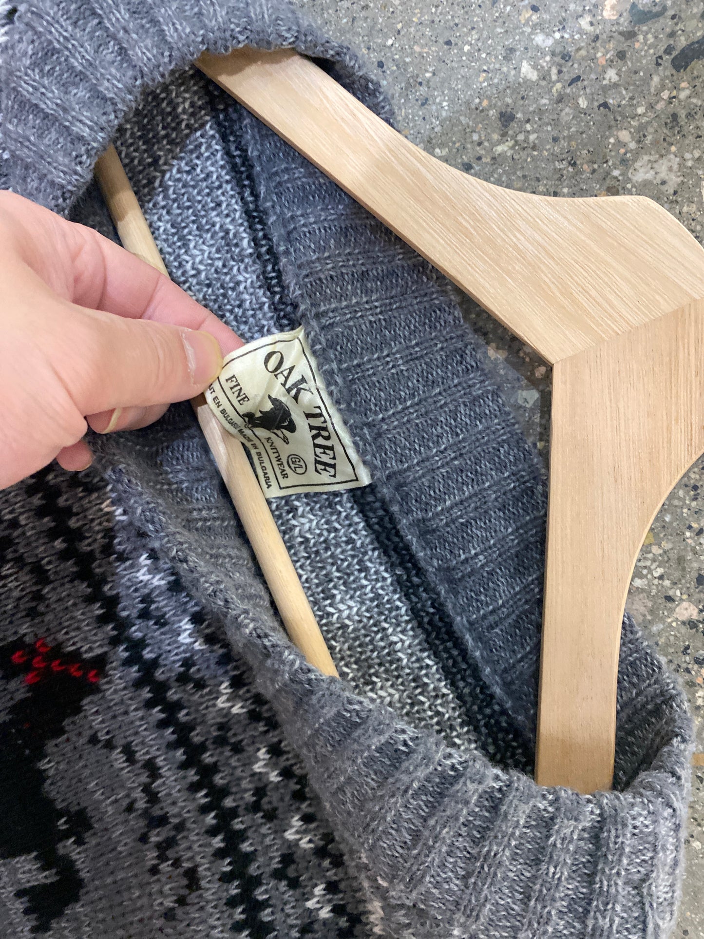 (m) Grey Horse knit